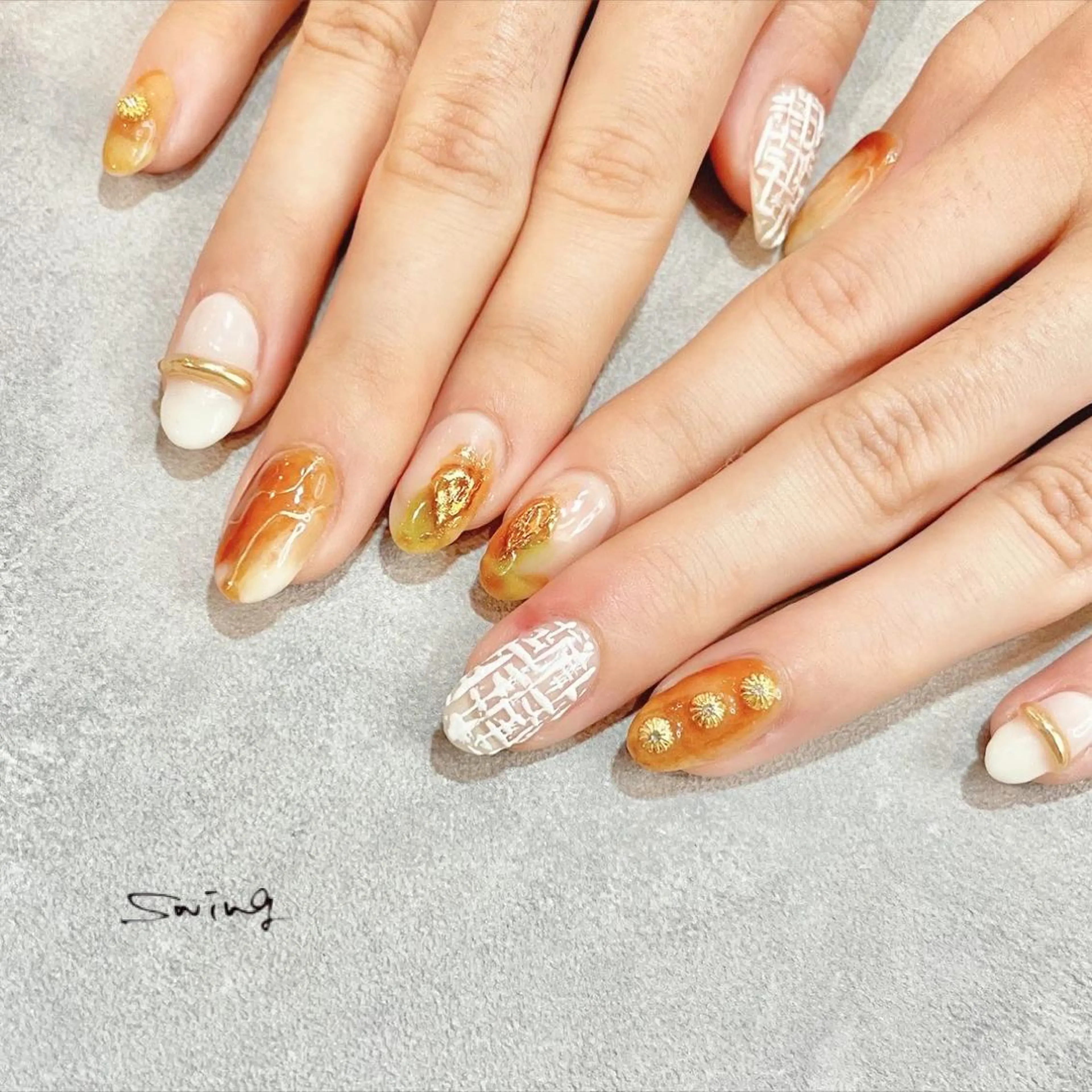 ネイル ブラウン マットネイル ツイードネイル ホワイト SWING Nail Salon所属・Yoshida Takakoのネイルデザイン