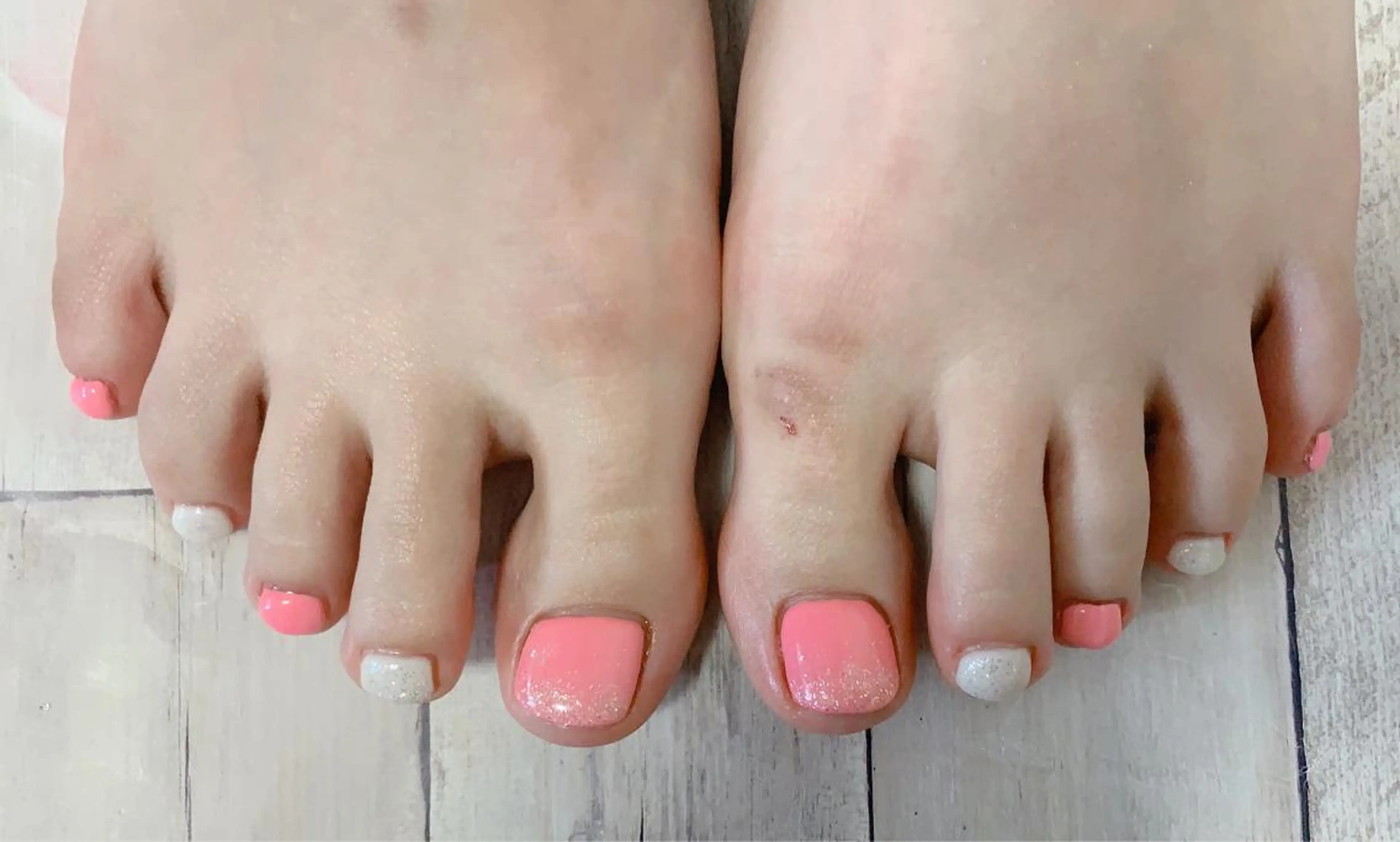 ネイル フットネイル ラメ(グリッター) ワンカラーネイル nico.nico.mark NAIL所属・小林 梓のエステ・リラクイメージ