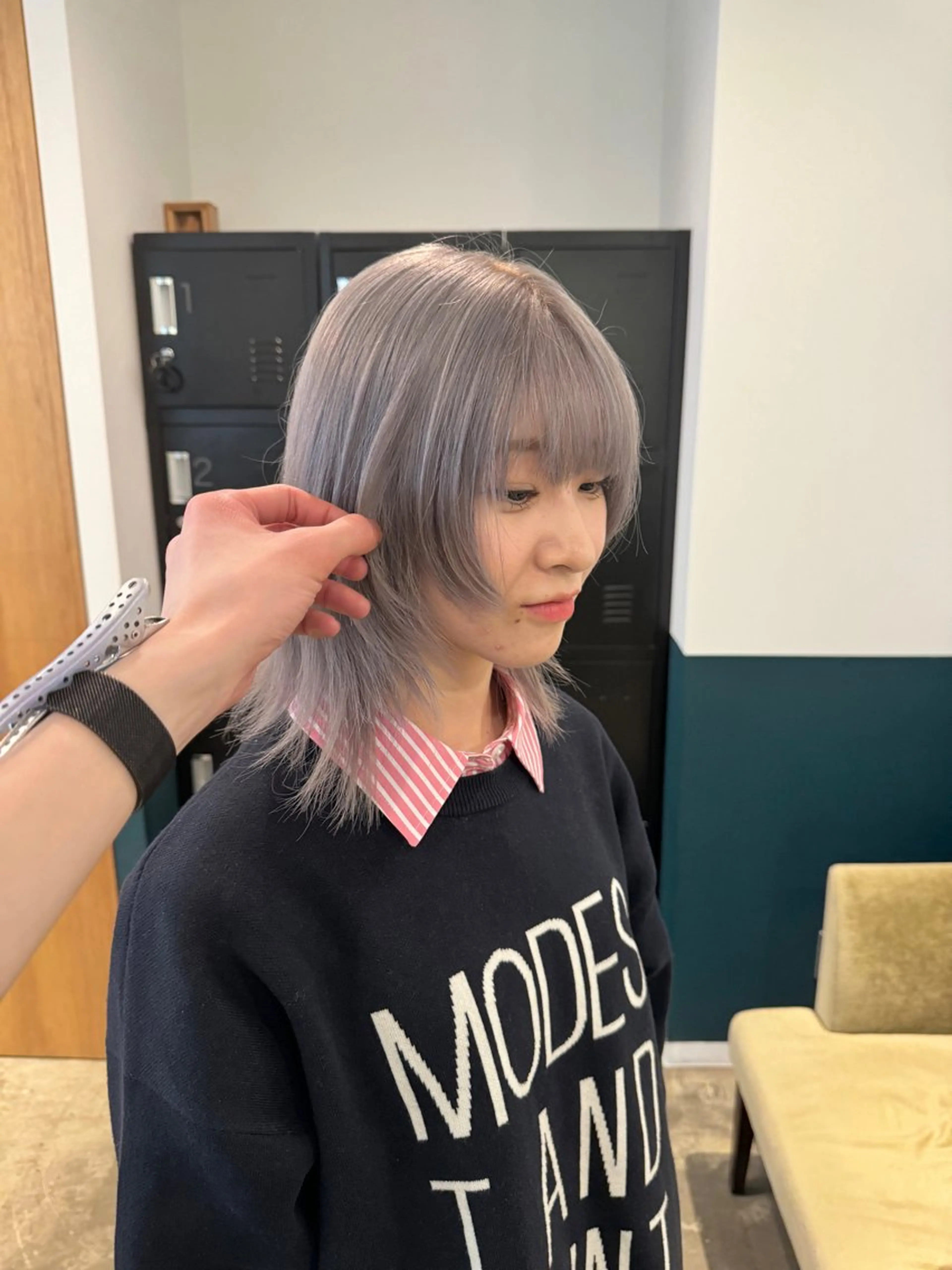 ミディアム カラー シルバー ウルフカット カット ヘアカラー 聖斗 /ハイトーン/パーマのヘアスタイル