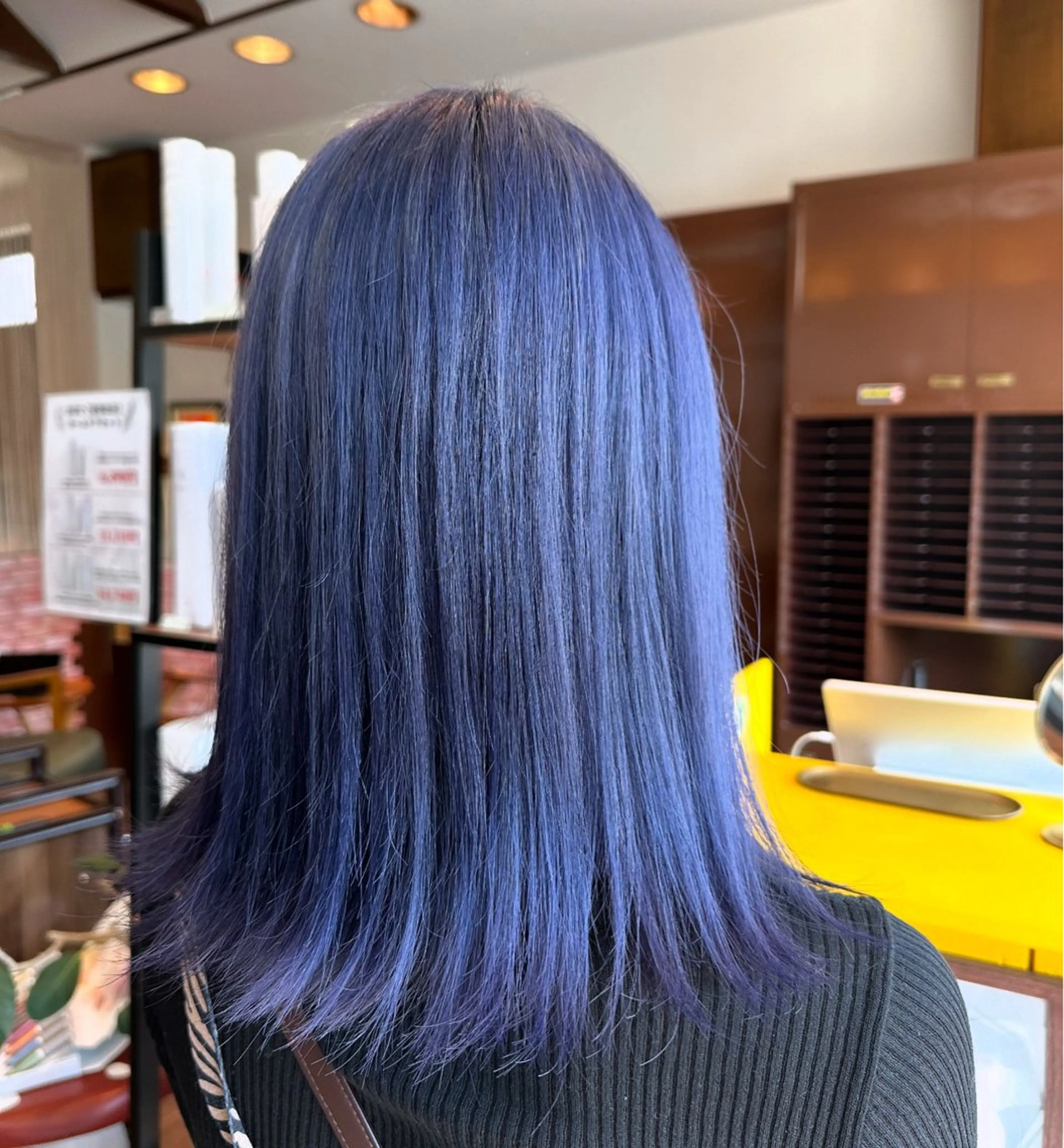 ミディアム カラー ネイビーカラー シルバー カット ヘアカラー Lin.所属・ハイトーン/デザイン カラー/大輔のヘアスタイル