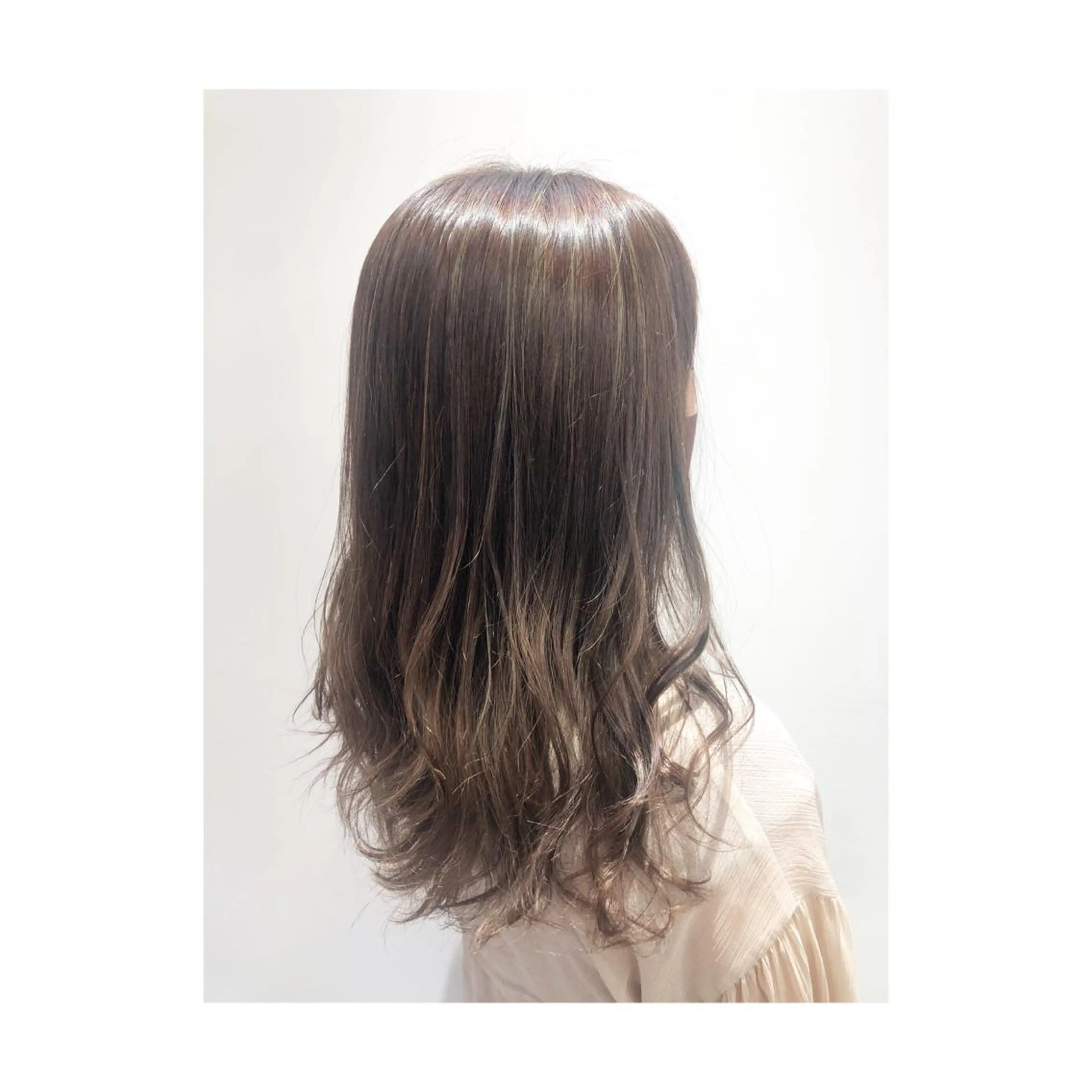 ロング ヘアカラー あらい なつみのヘアスタイル