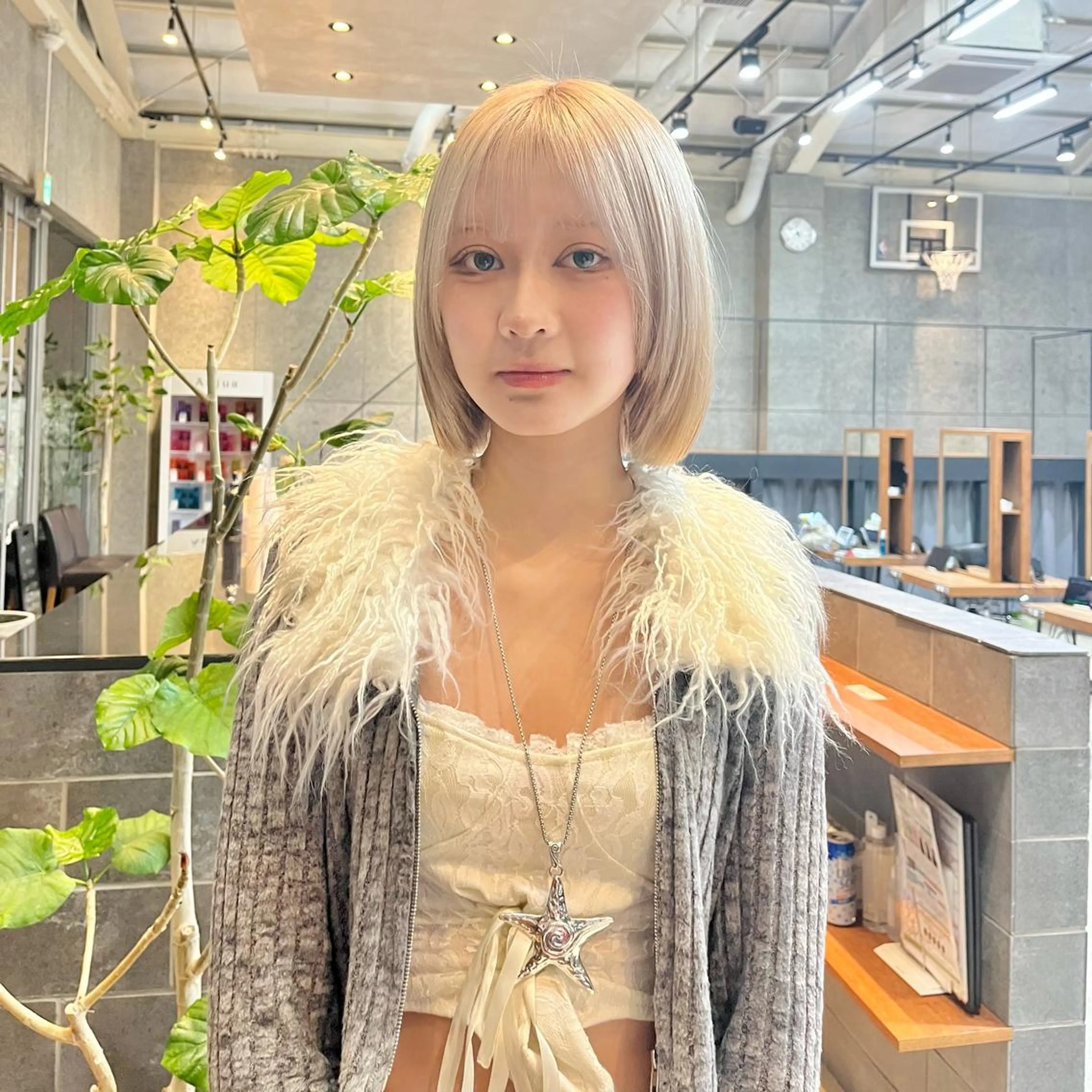 セミロング カラー カット ヘアカラー 縮毛矯正 トリートメント GO TODAY SHAiRE SALON 原宿本店所属・ブリーチ/レイヤー ハッシュカット/河内のヘアスタイル
