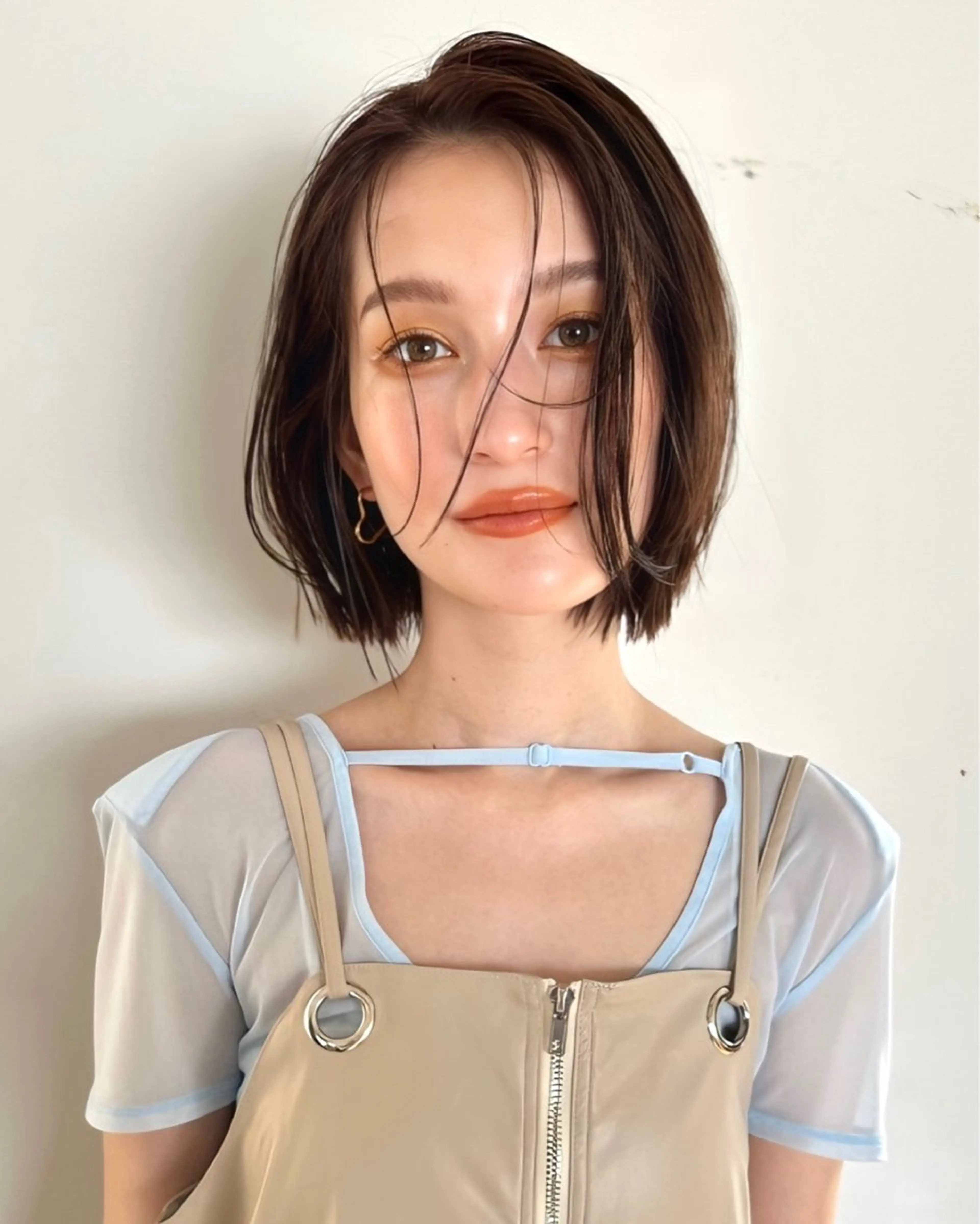 ショート 切りっぱなしボブ ボブ くびれヘア 外ハネヘア 色素薄めカラー❤︎ chihiroのヘアスタイル