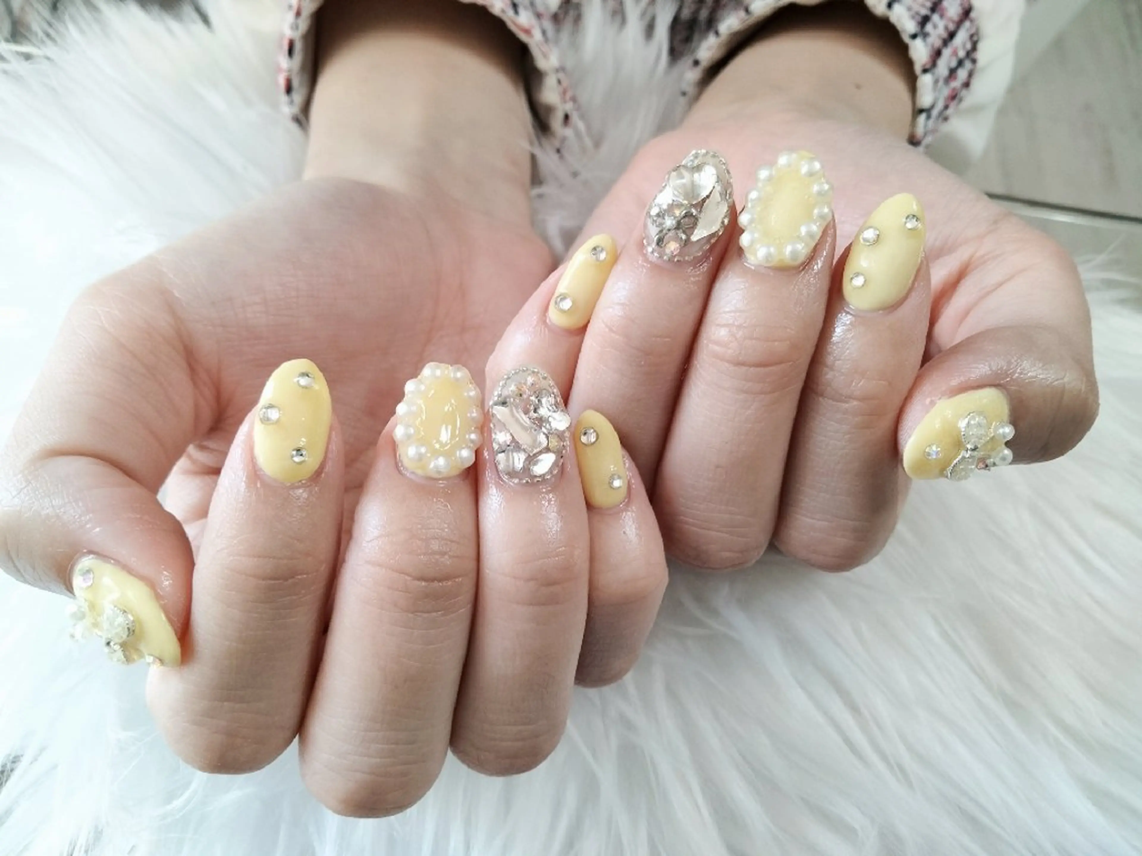 ネイル 卒業式 ワンカラーネイル リボン 春ネイル ストーンネイル ハンドネイル Beaubie  nailサロンのネイルデザイン