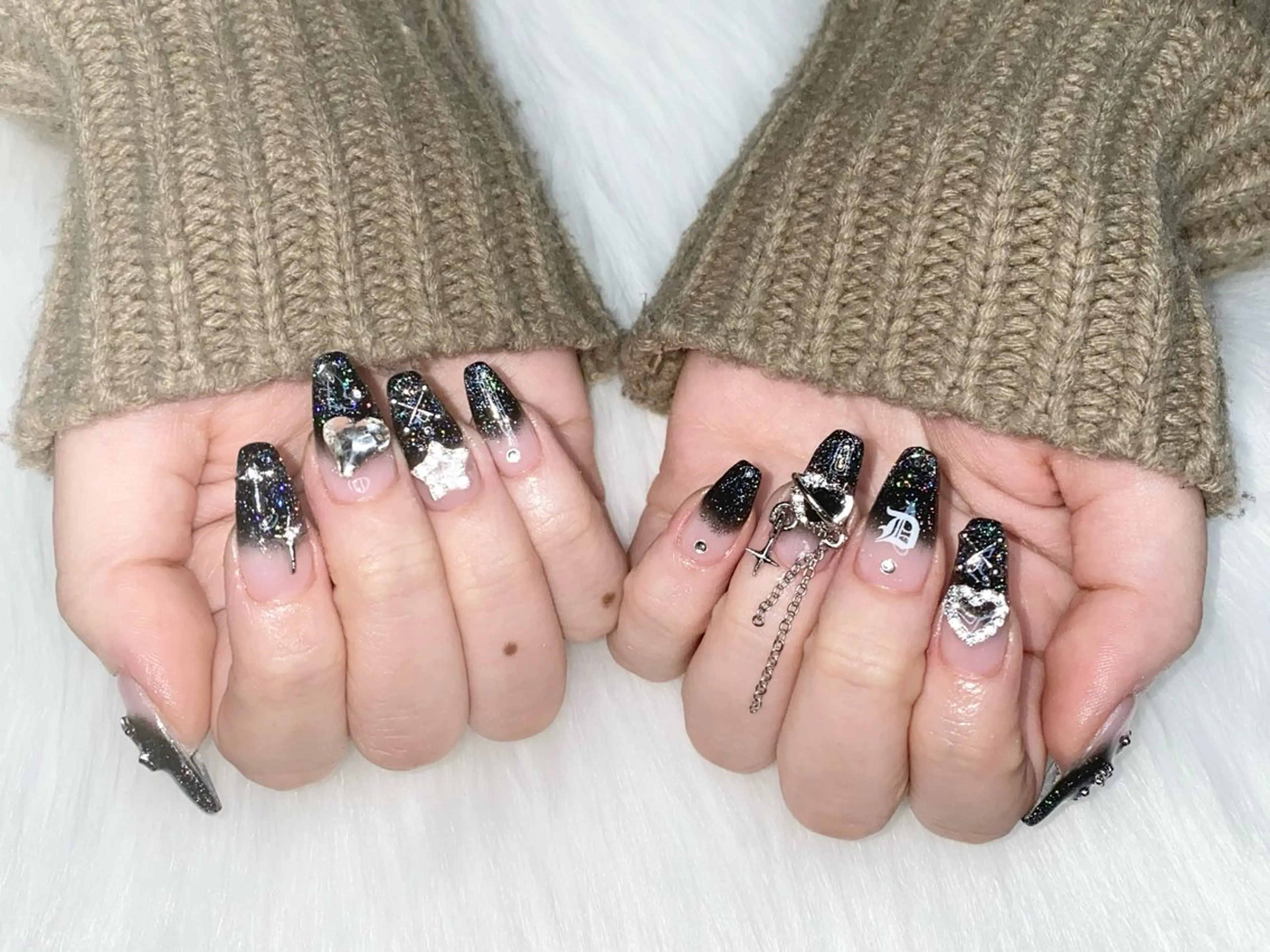 ネイル アイズ渋谷店所属・アイズ~is~渋谷店 hiyo🐈‍⬛のネイルデザイン