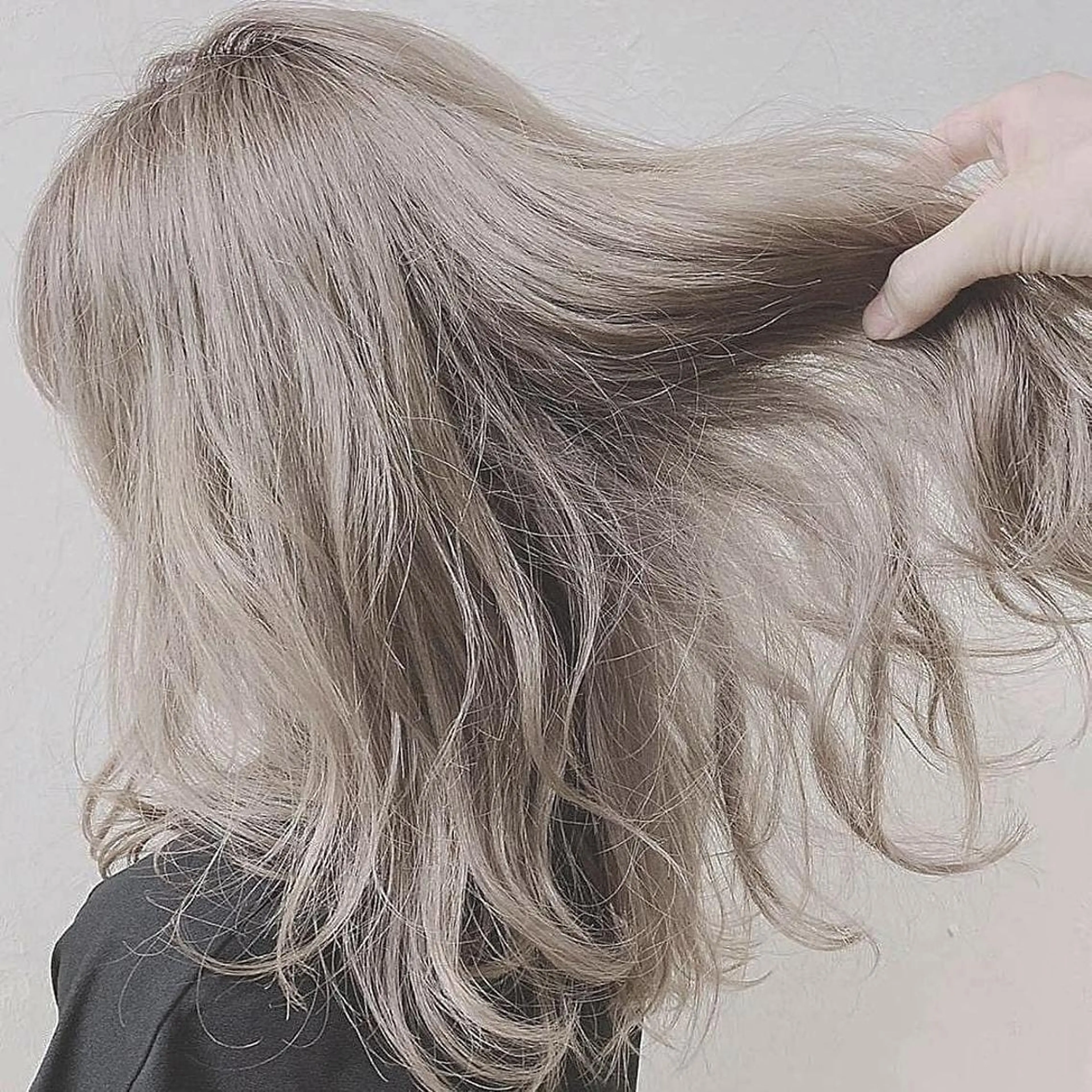 カラー ミディアム ベージュカラー ブロンド ホワイトベージュ ヘアカラー トリートメント SALOWIN 札幌大通り店所属・🏆ウルフ/レイヤー 指名No.1山口圭佑のヘアスタイル