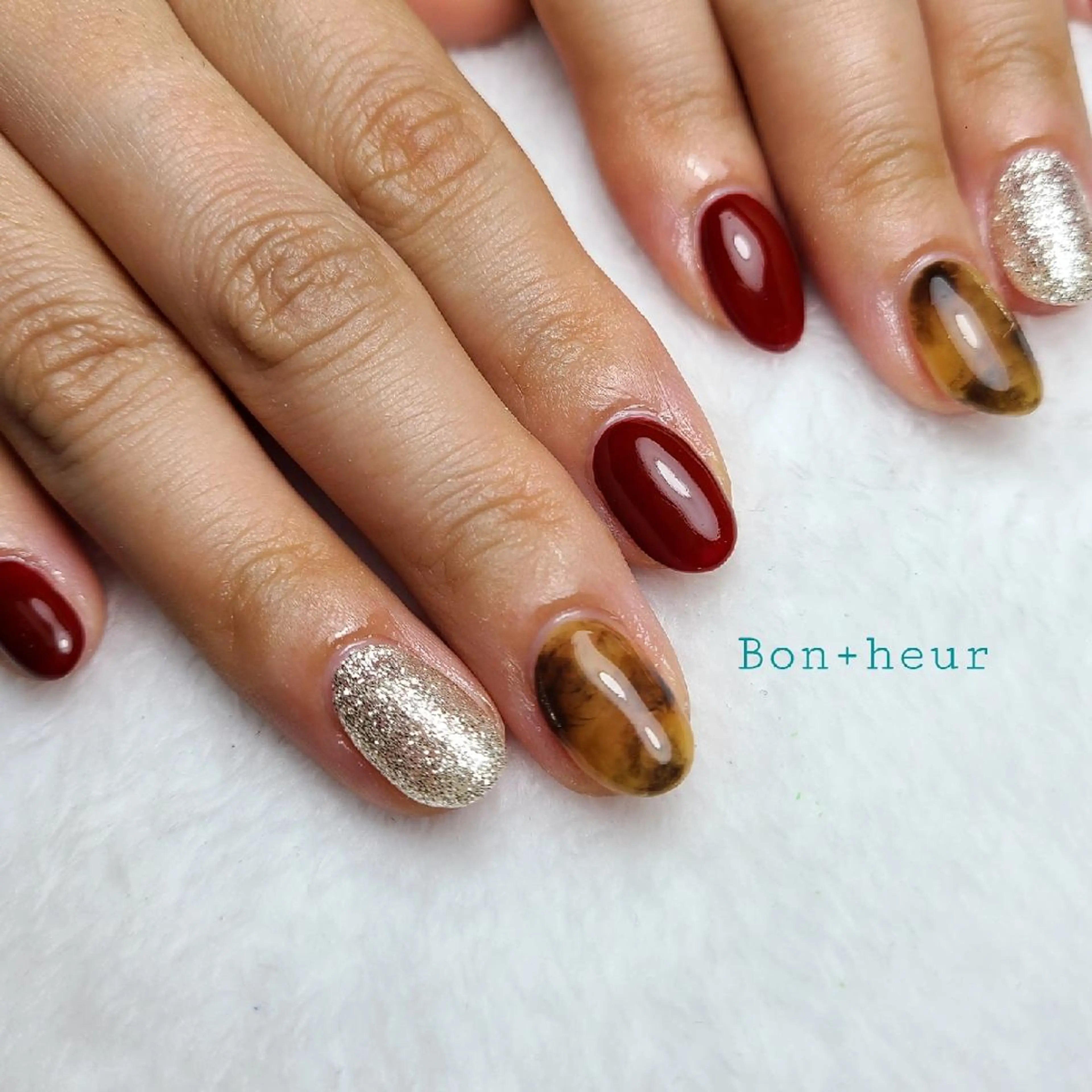 ネイル べっ甲ネイル ボルドー ジェルネイル ラメ(グリッター) ワンカラーネイル ハンドネイル 宮口 紗子のネイルデザイン