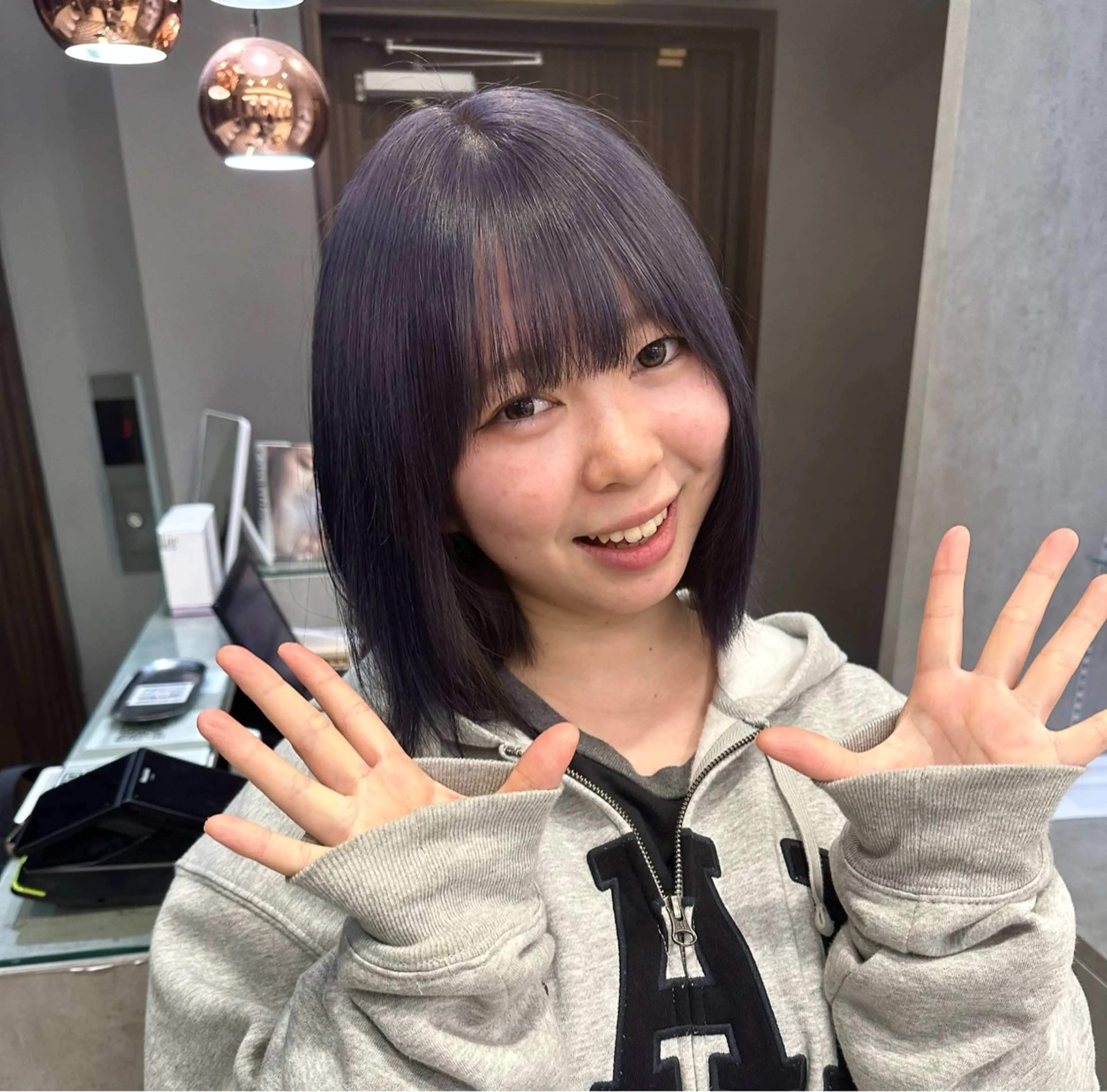 ショート カラー ヘアカラー バレイヤージュ/ ミルクティーベージュのヘアスタイル