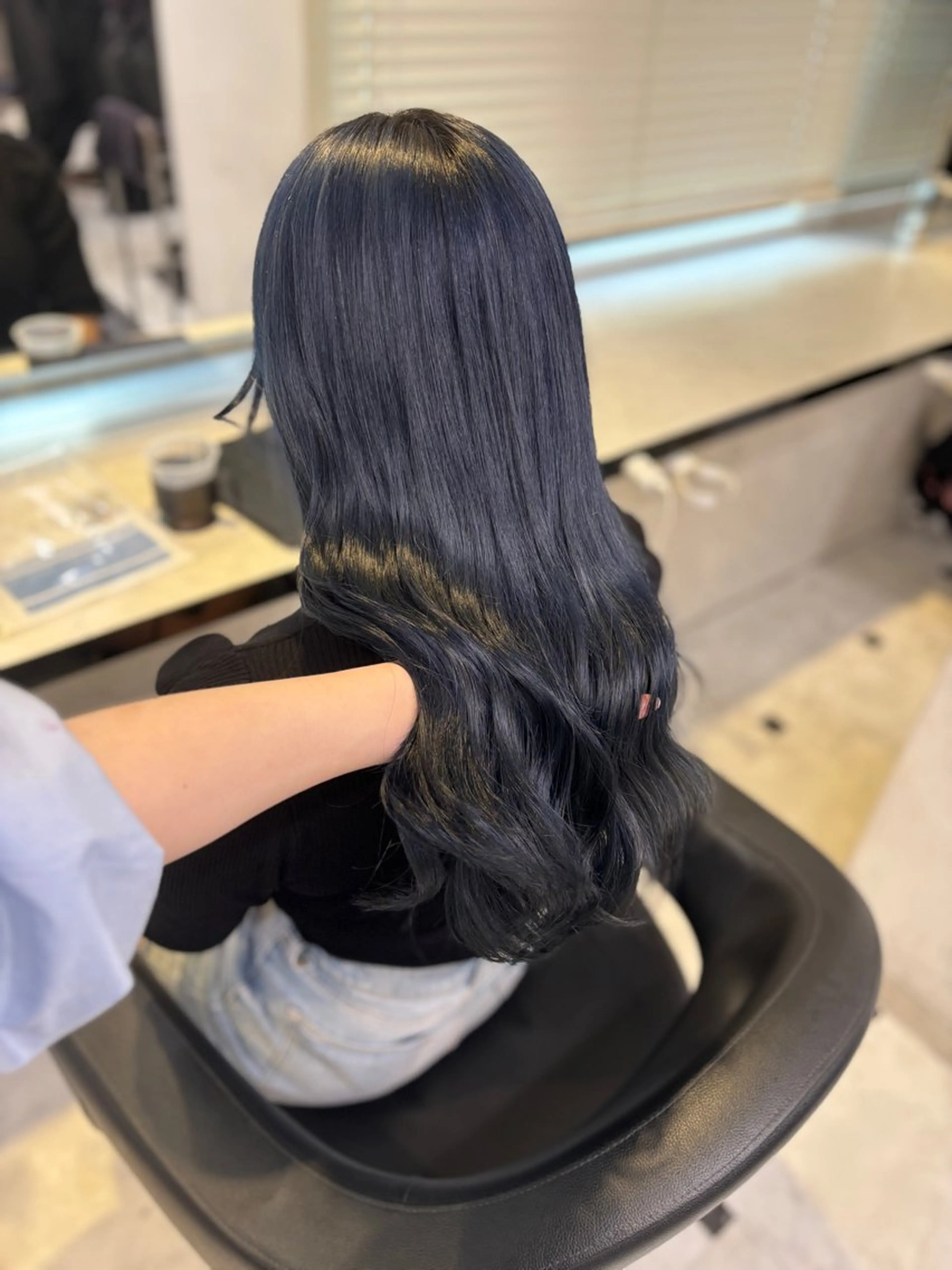 ロング カラー 黒髪 ブルーカラー ブルーブラック 透明感カラー ネイビーカラー ヘアカラー 💙ハイトーン韓国風 色白ヘア💙manaのヘアスタイル