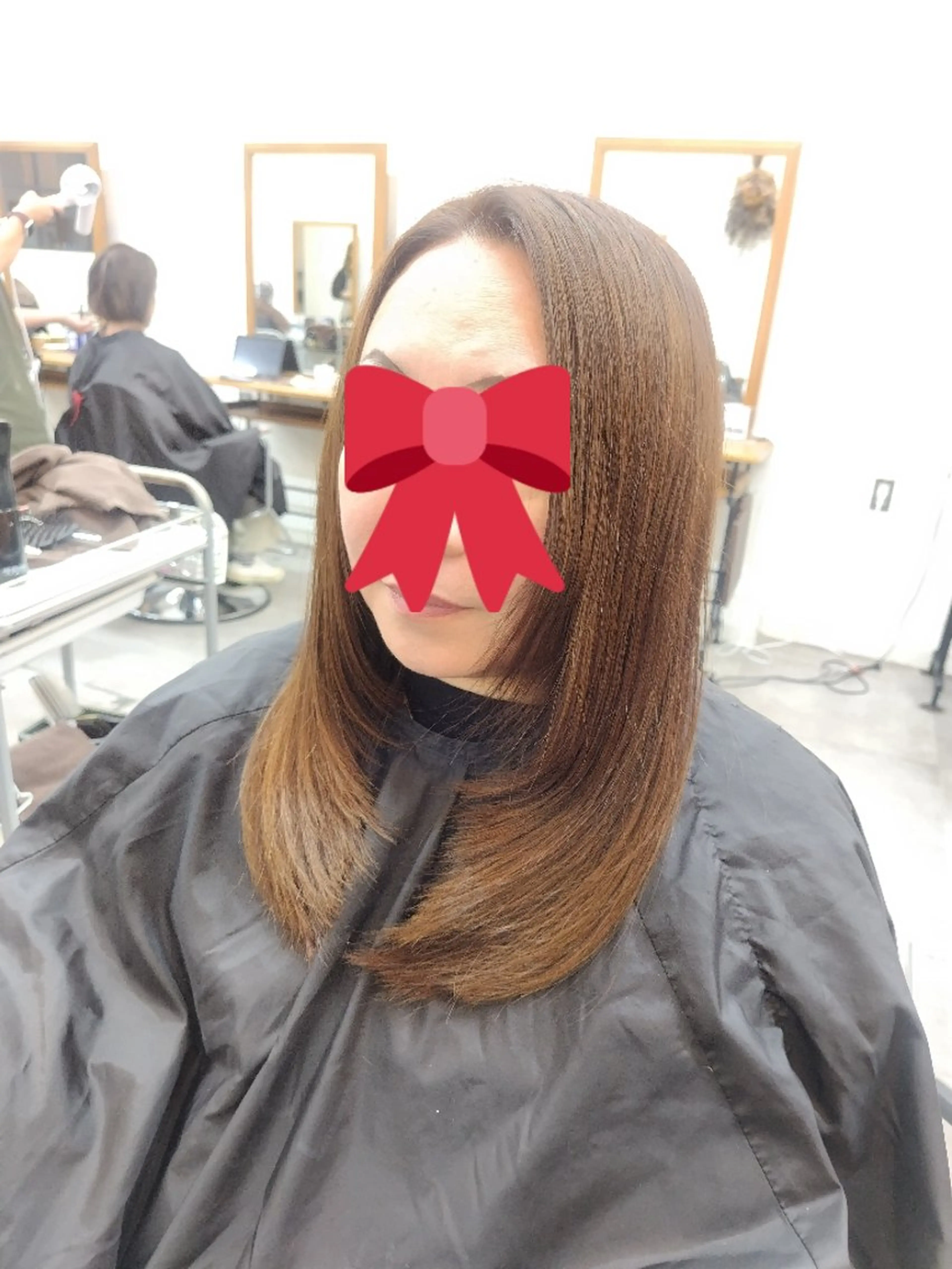 セミロング 顔まわりレイヤー 顔周りカット 韓国風ヘア レイヤーカット 小顔カット LUXbe博多バスターミナル店所属・澤田 あきのヘアスタイル