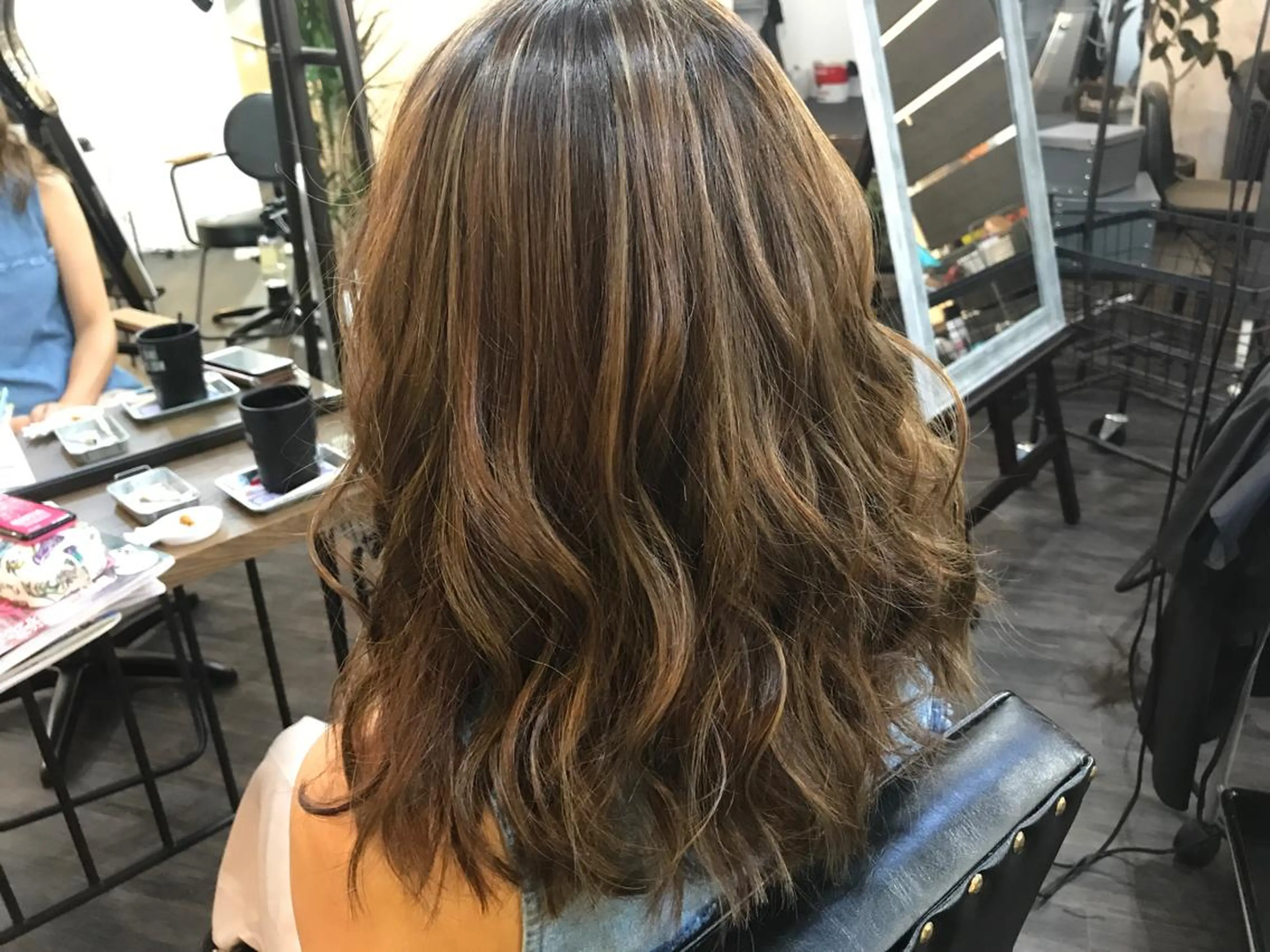 ミディアム カラー ハイライトカラー ハイライト WEST O LAND所属・WEST OLAND 安藤のヘアスタイル