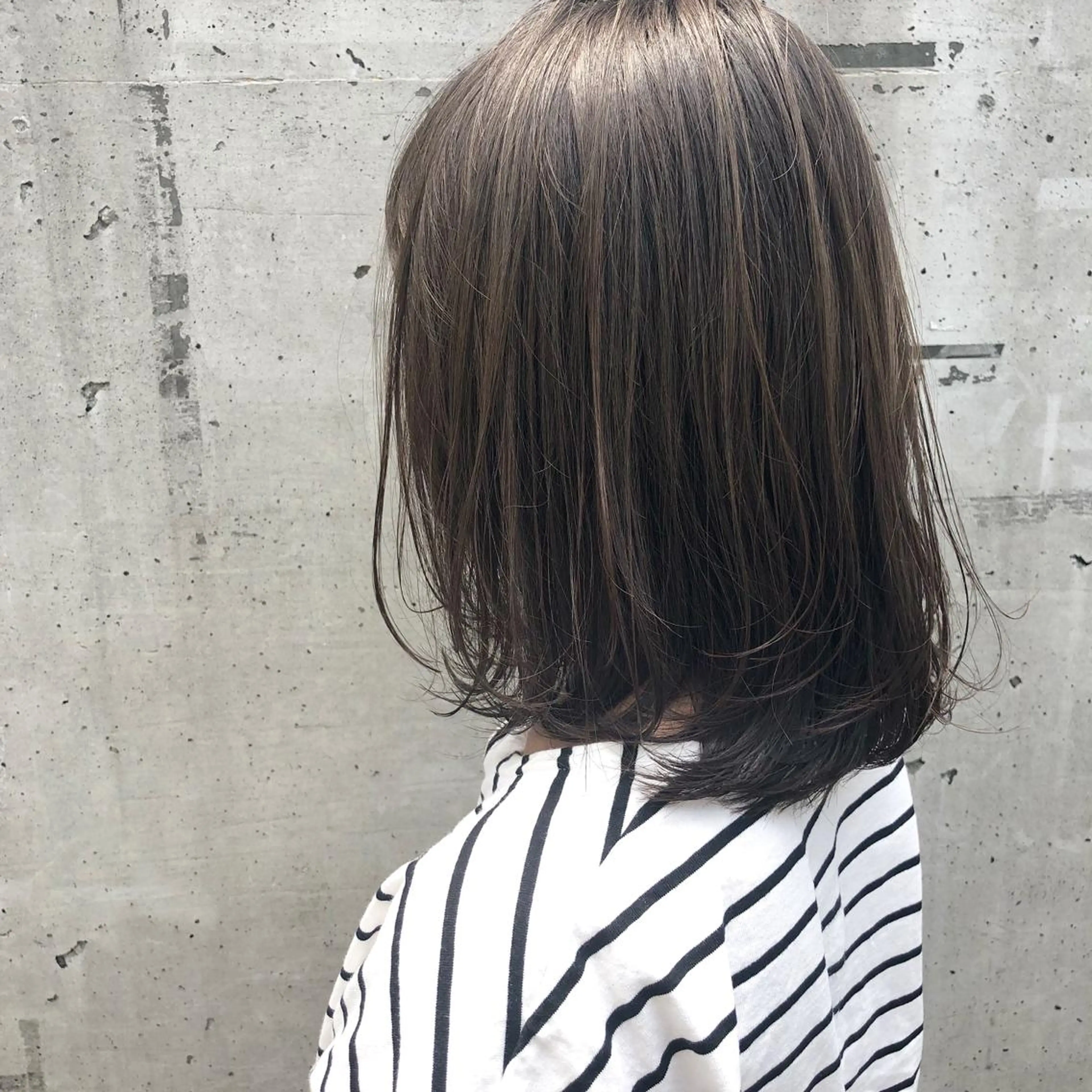 ミディアム 横山 莉奈のヘアスタイル