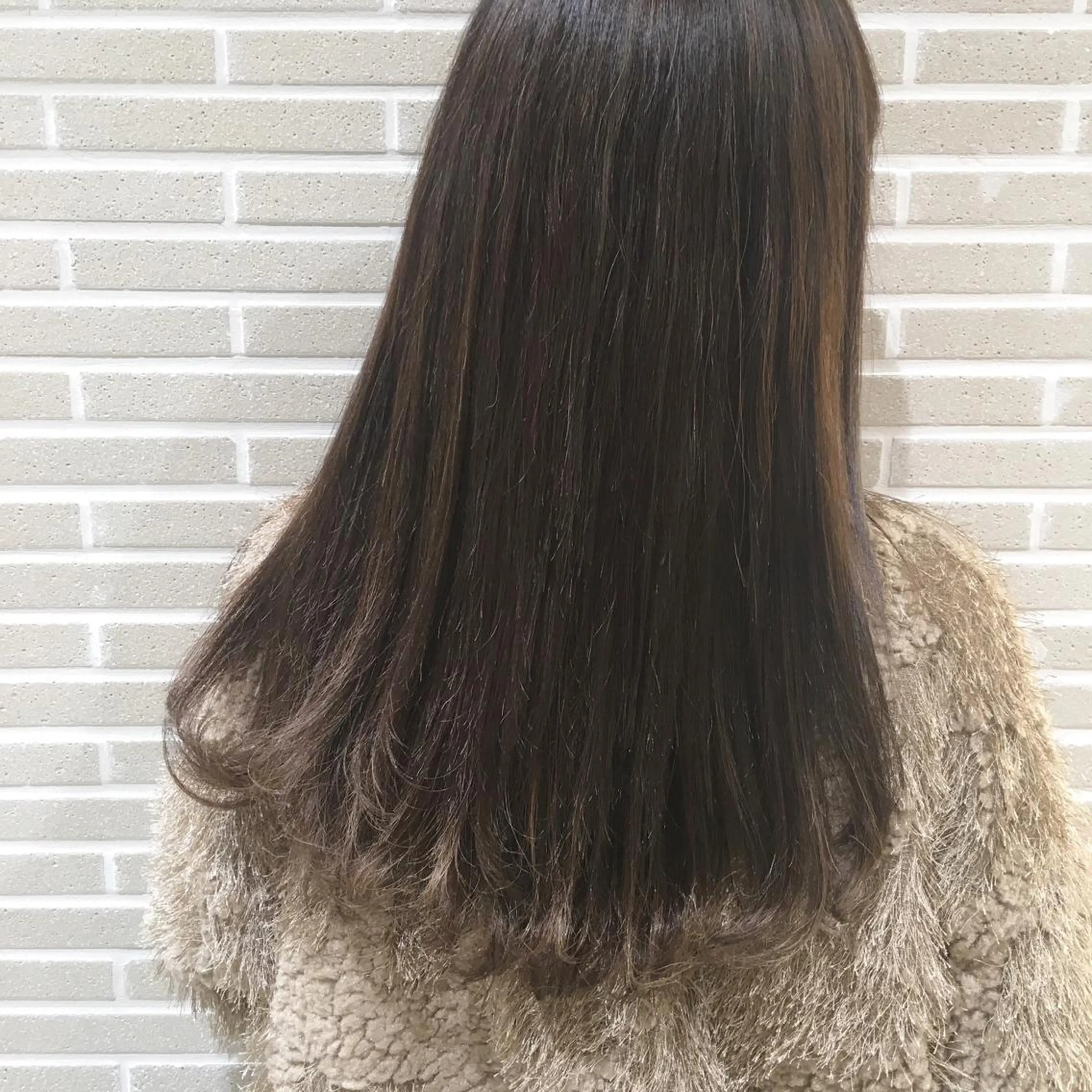 ロング カラー グレージュ ハイライトカラー ハイライト カット ヘアカラー トリートメント amie三ノ宮所属・潟上 菜摘のヘアスタイル