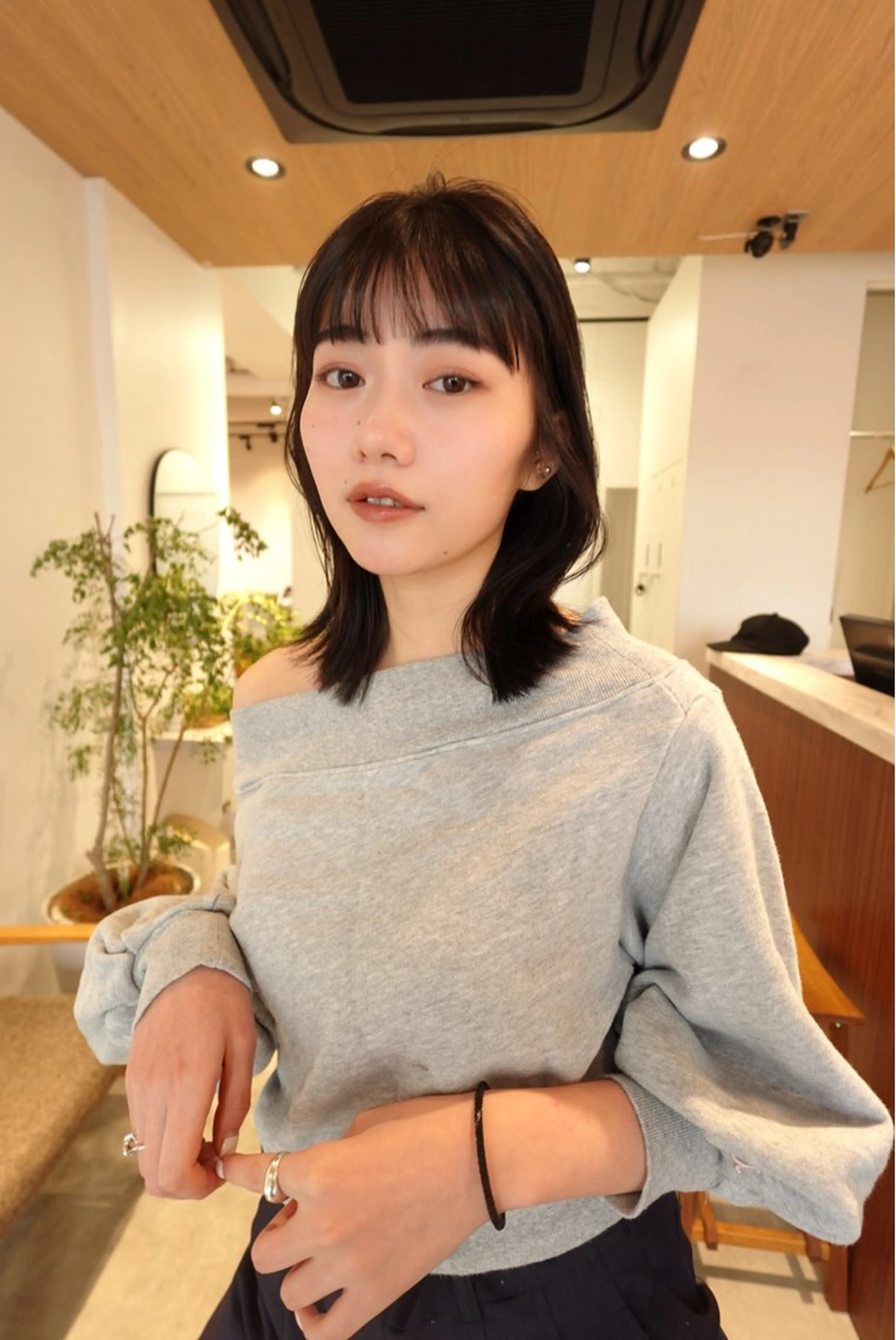 ミディアム くびれヘア レイヤーカット K-two 谷町店所属・K-two谷町❄️ hinaのヘアスタイル