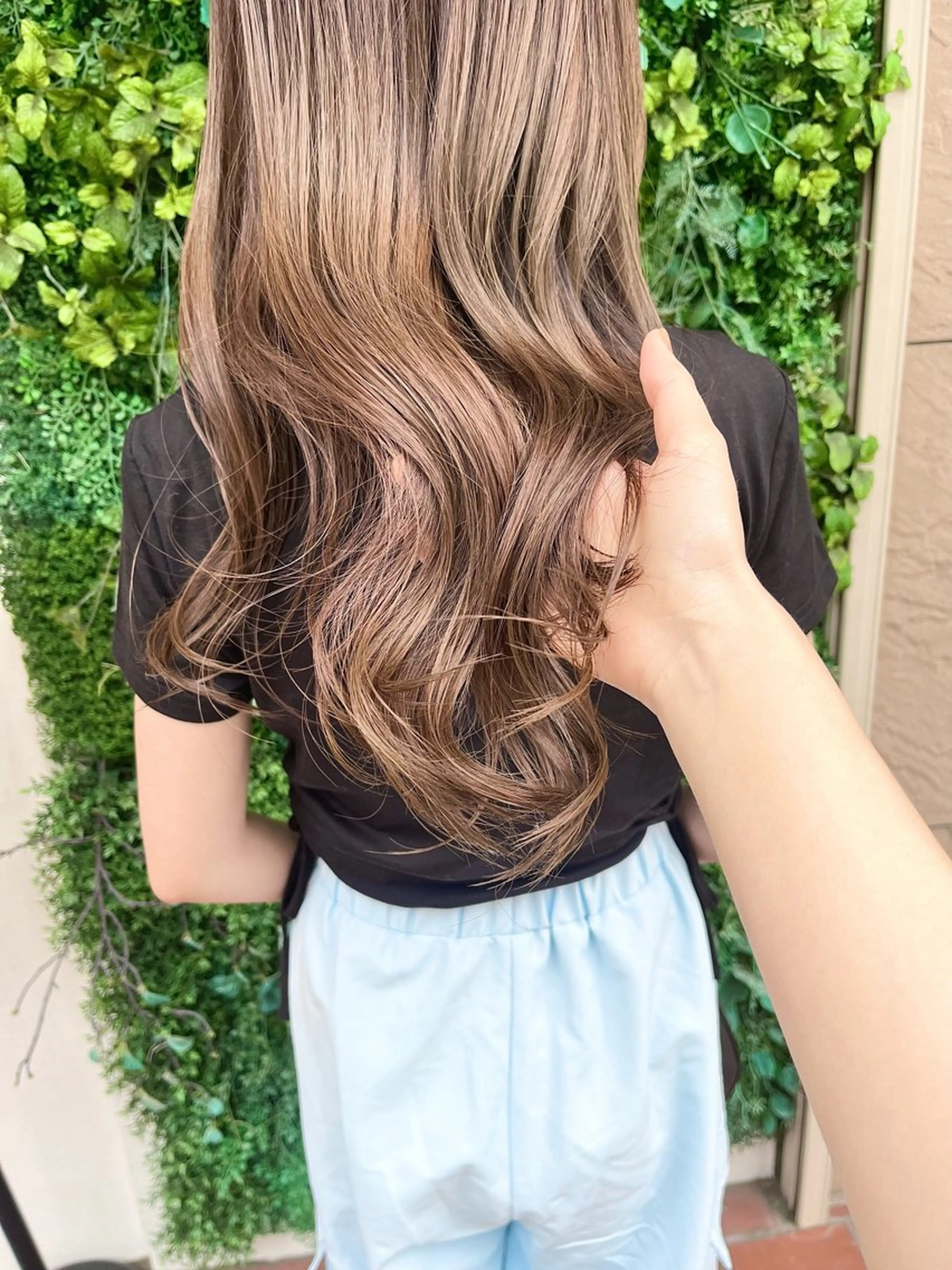 ロング カラー ベージュカラー 透明感カラー effect横浜所属・切りっぱなしボブ/ 艶カラー/綾莉のヘアスタイル