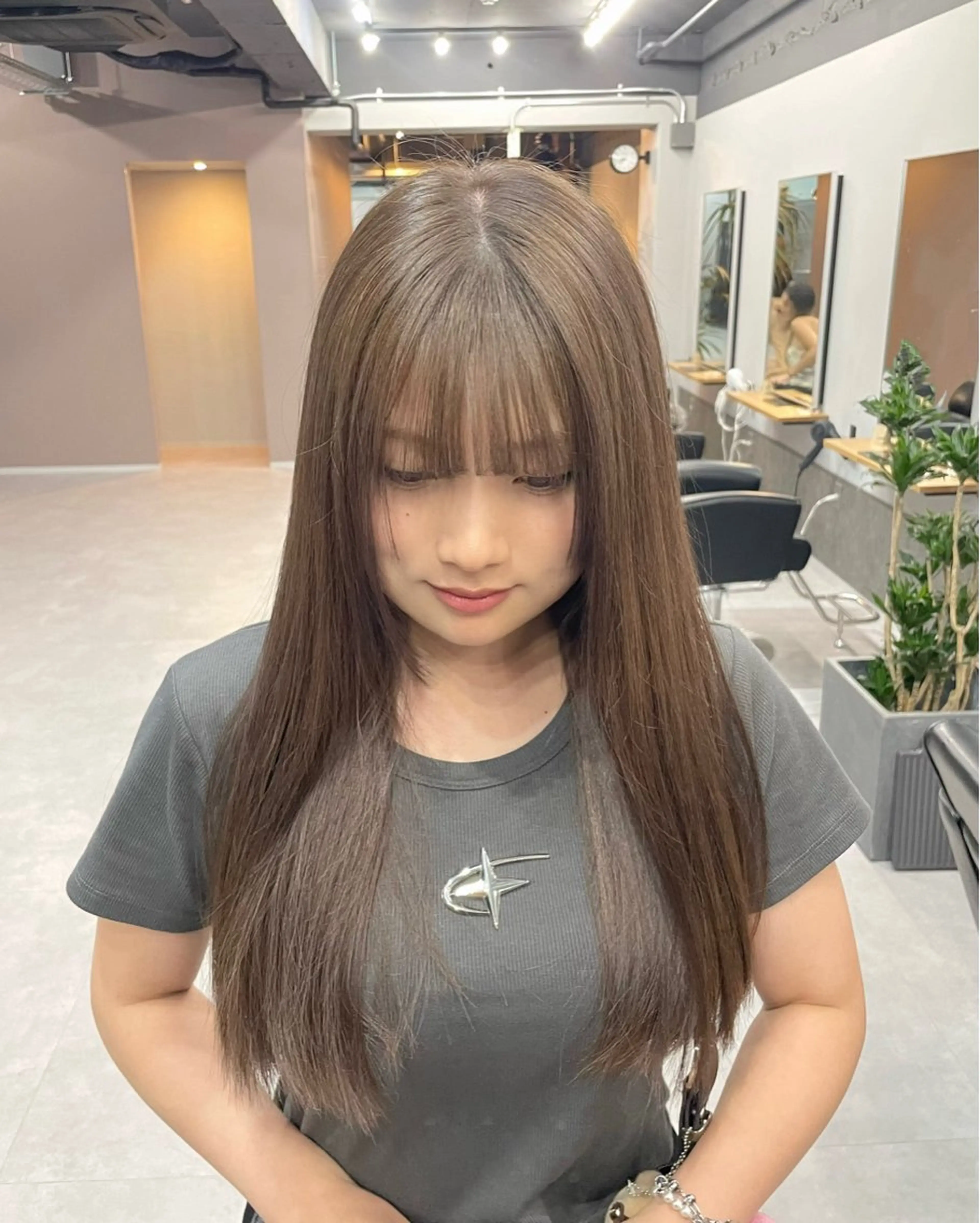 ロング カラー カット ヘアカラー ミルクティーベージュ ❤︎レイヤー　MIAのヘアスタイル