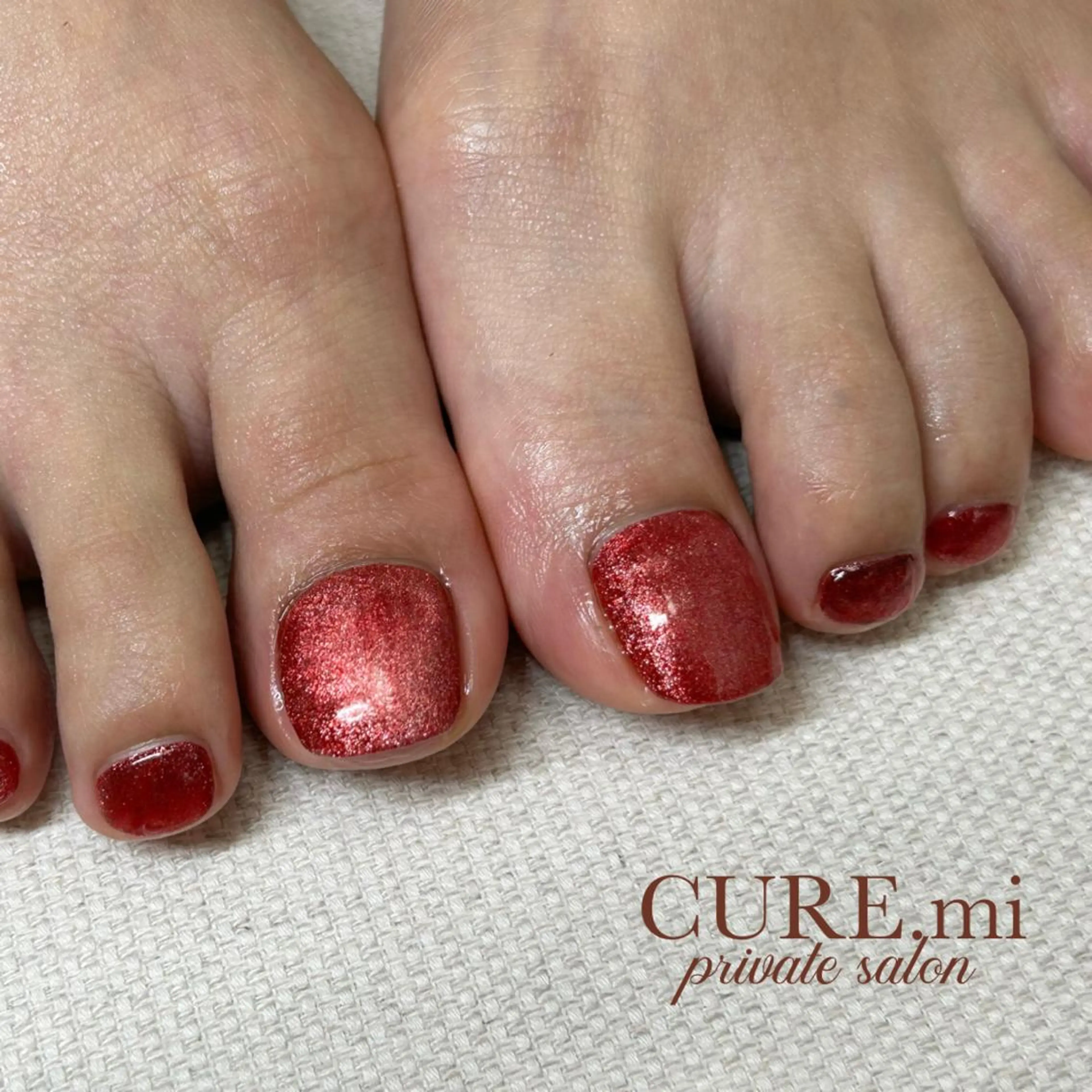 ネイル フットネイル マグネットネイル 赤色 フットネイル CURE.mi所属・伊藤 美香のネイルデザイン