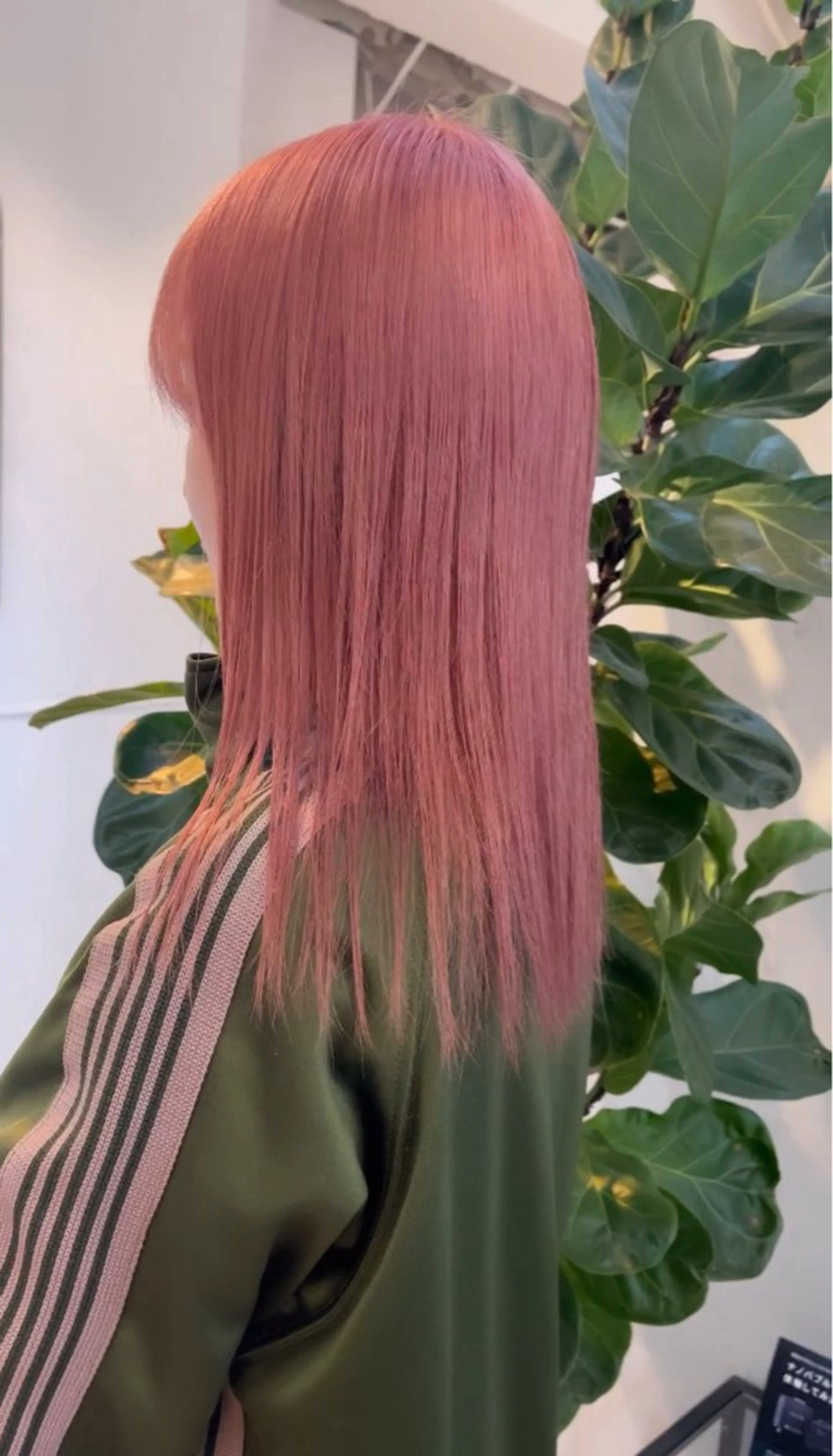 セミロング カラー ピンクカラー 真南斗 名駅のヘアスタイル