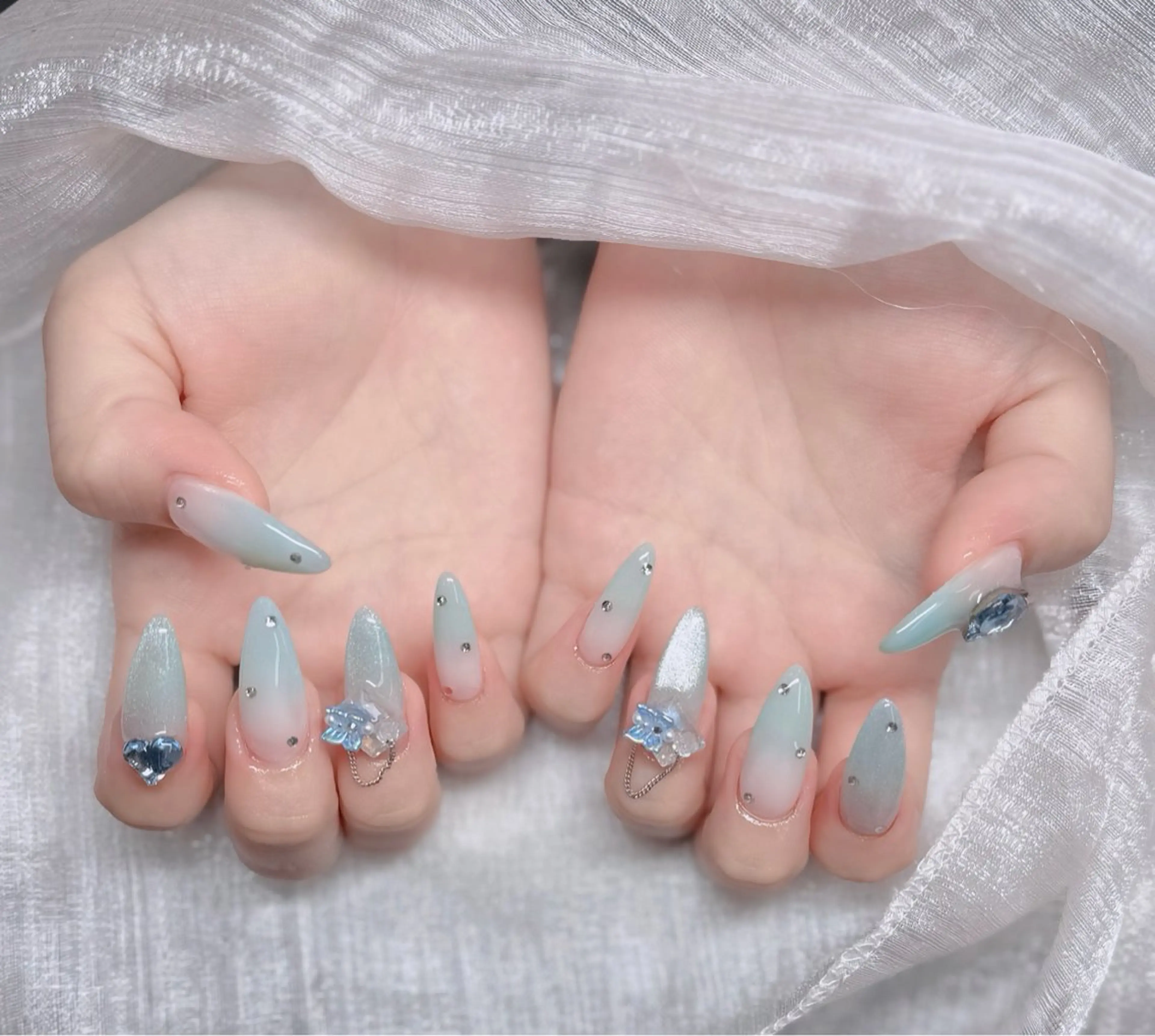 ネイル フレンチネイル ジェルネイル ガラスフレンチ ハロウィン ハート H.baby nail所属・H.baby Nail Salonのネイルデザイン