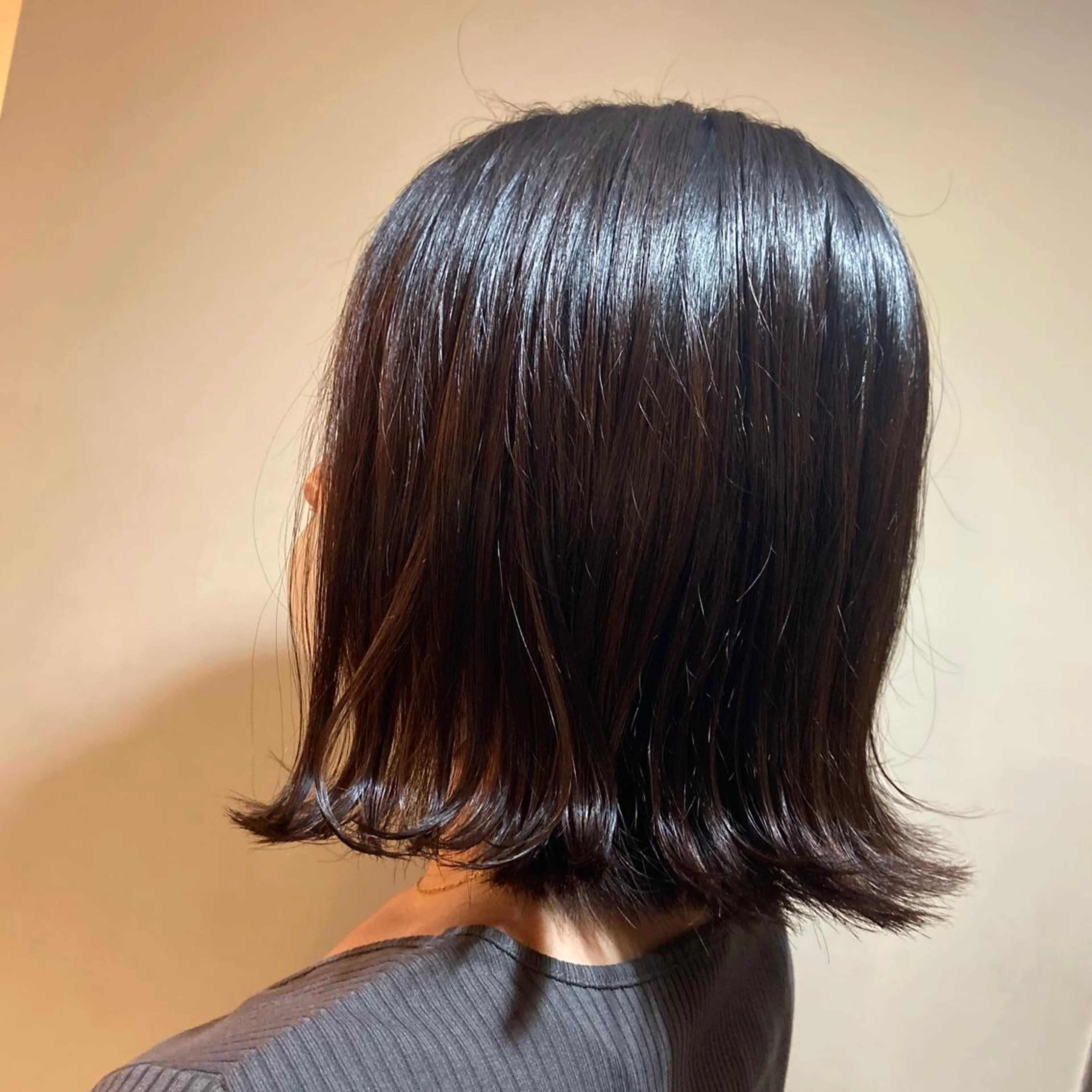 ミディアム くびれヘア 小顔カット 外ハネヘア AIRFLOW所属・韓国ヘア ユイカのヘアスタイル