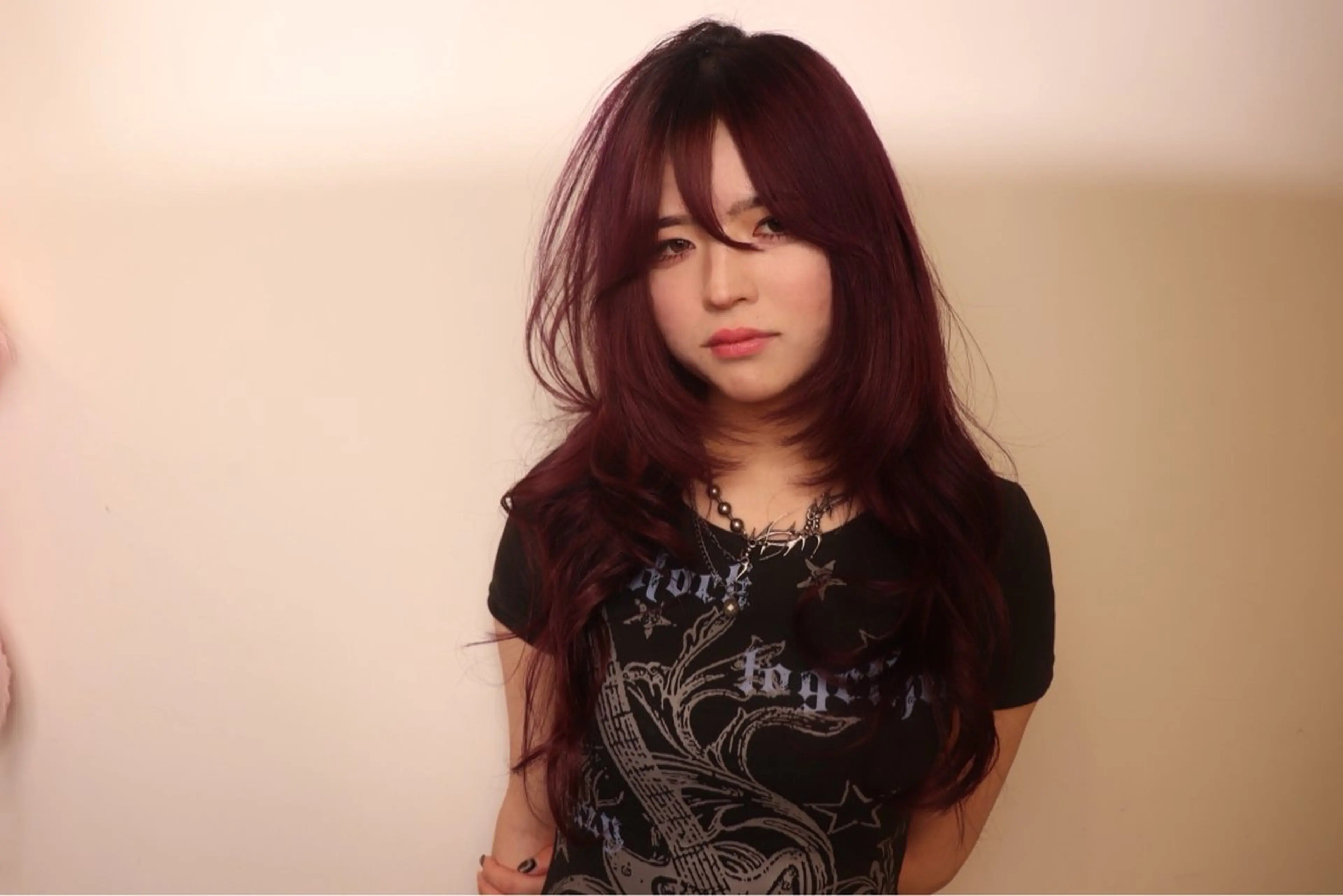 ロング カラー 顔まわりレイヤー 顔周りカット レイヤーカット AIRA/ブリーチ /透明感カラーのヘアスタイル