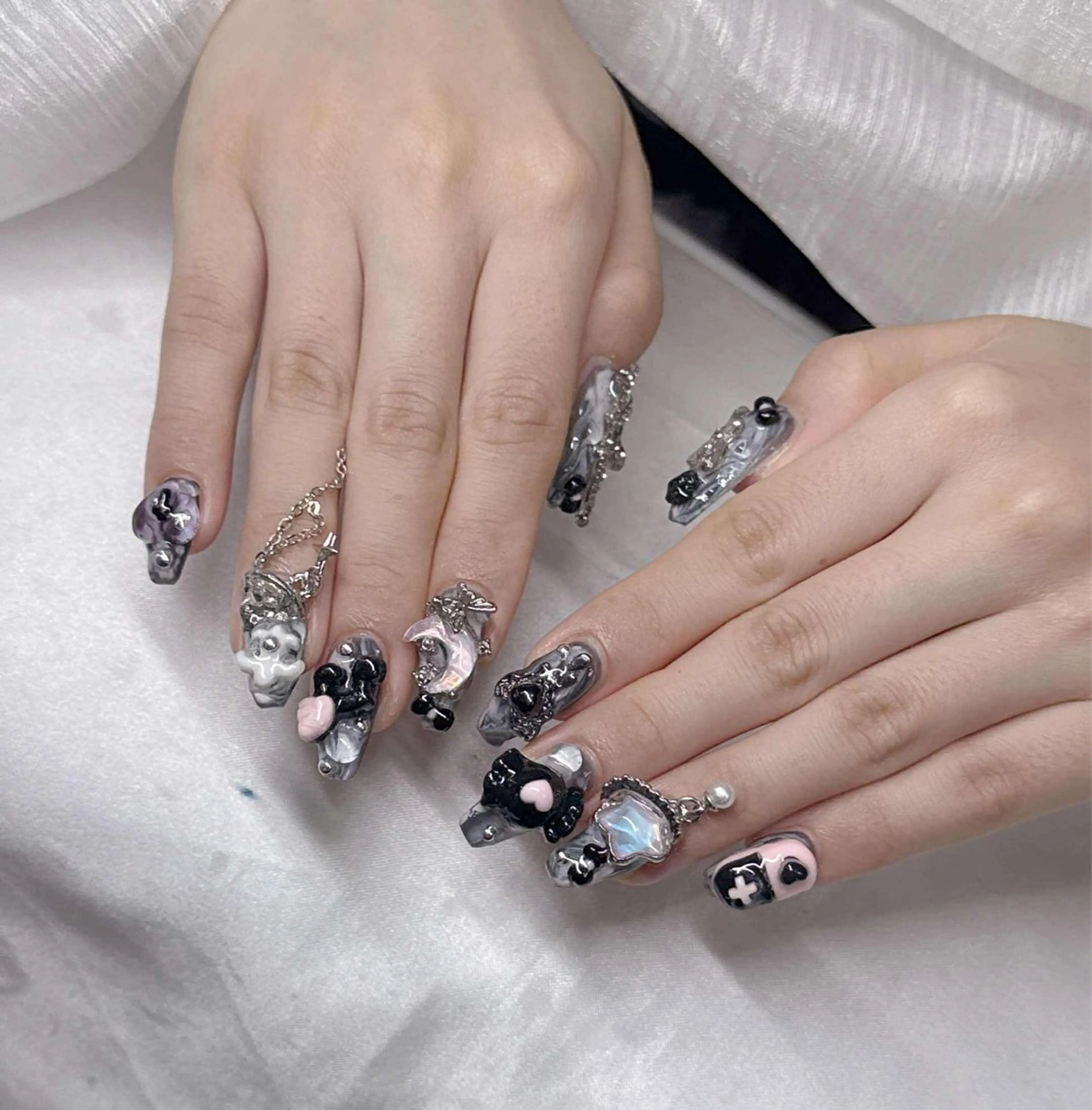 ネイル 長さ出し グラデーション 卒業式 キラキラネイル マグネットネイル ハンドネイル Lee Nailsのネイルデザイン