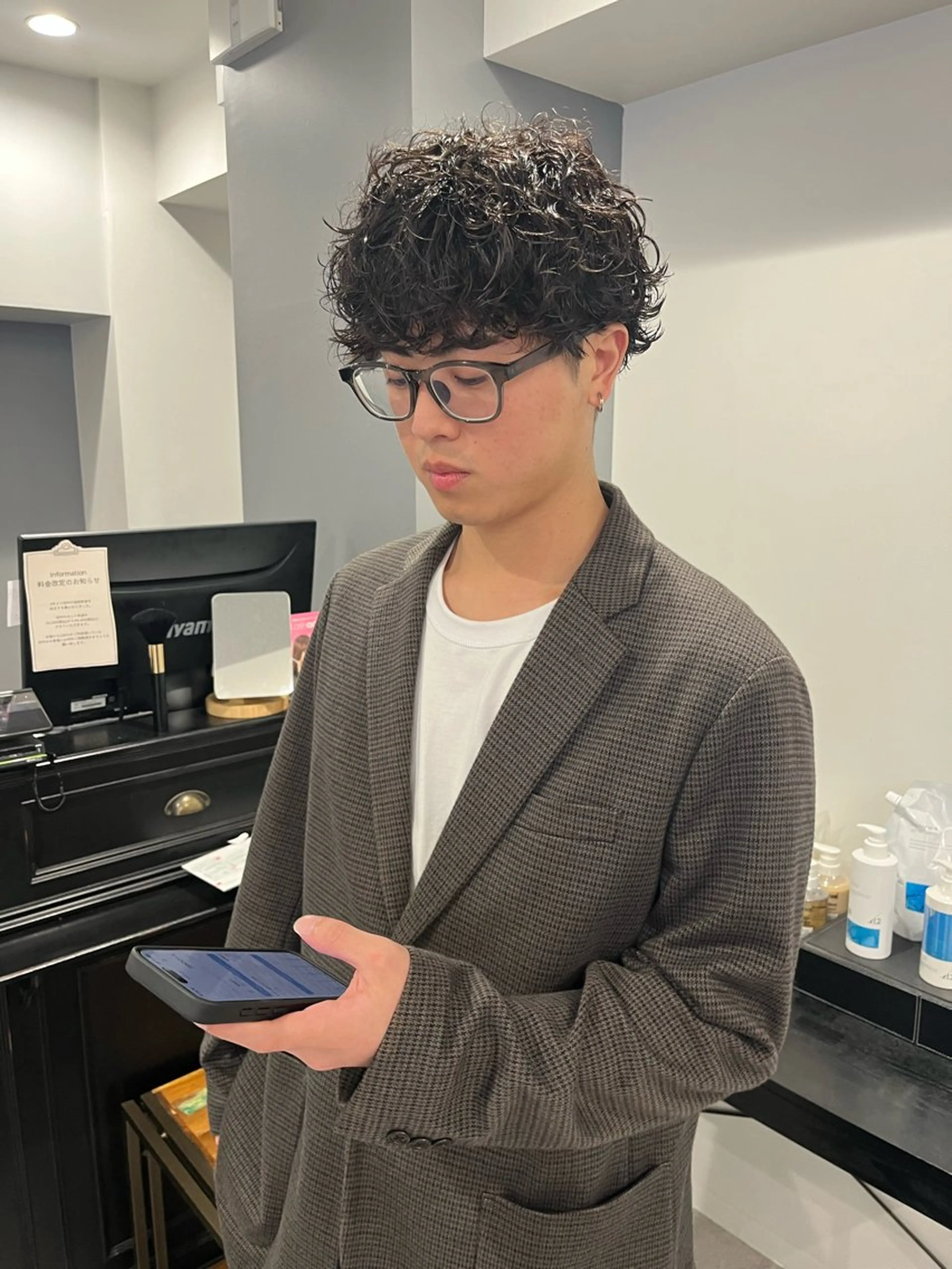 ショート パーマ メンズ メンズパーマ プードルパーマ プードルパーマ カット パーマ りんと/メンズ/ 艶カラーのヘアスタイル