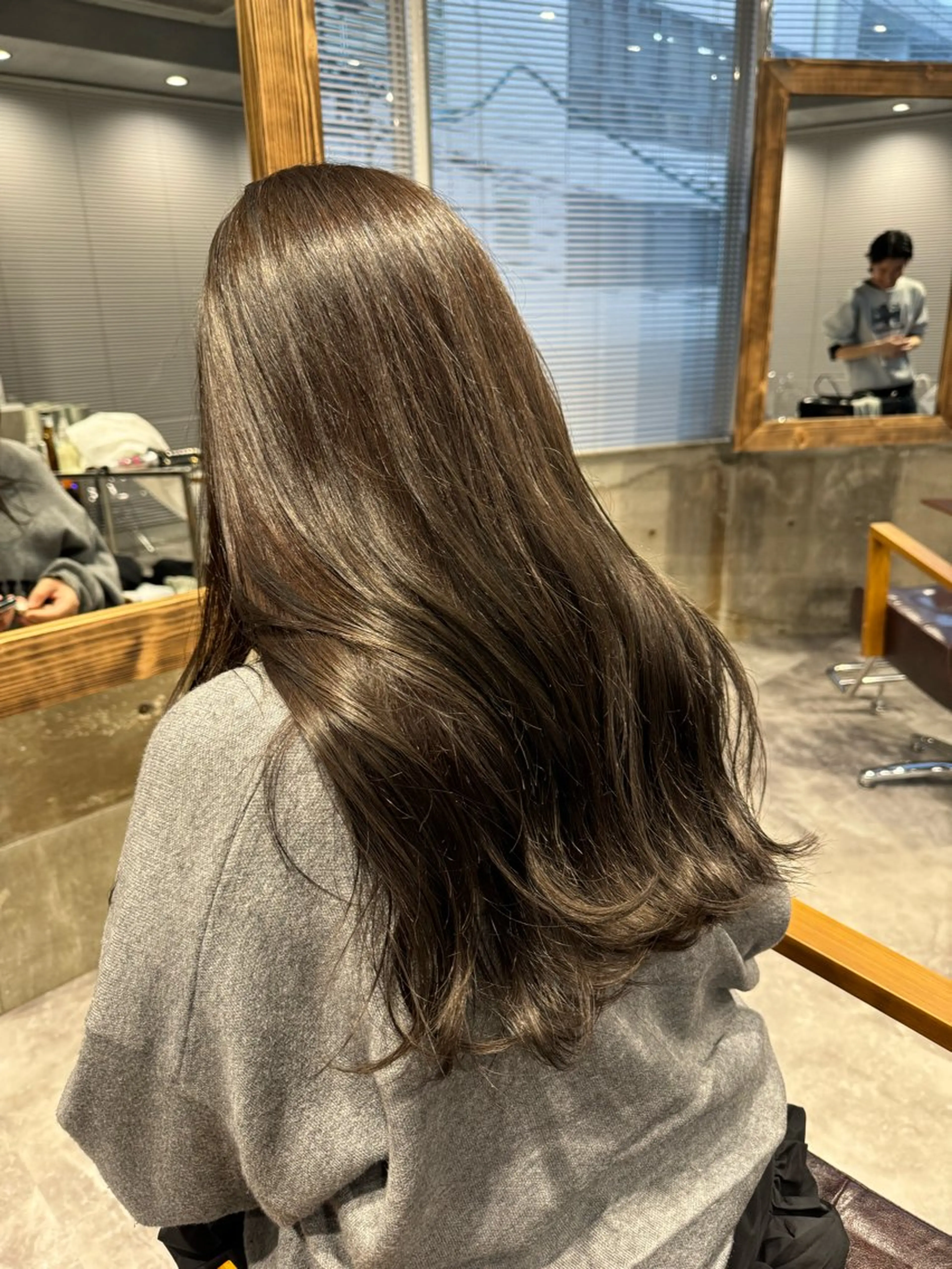 ロング カラー アッシュ ベージュカラー イルミナカラー トリートメント カット ヘアカラー 画 kirikaのヘアスタイル