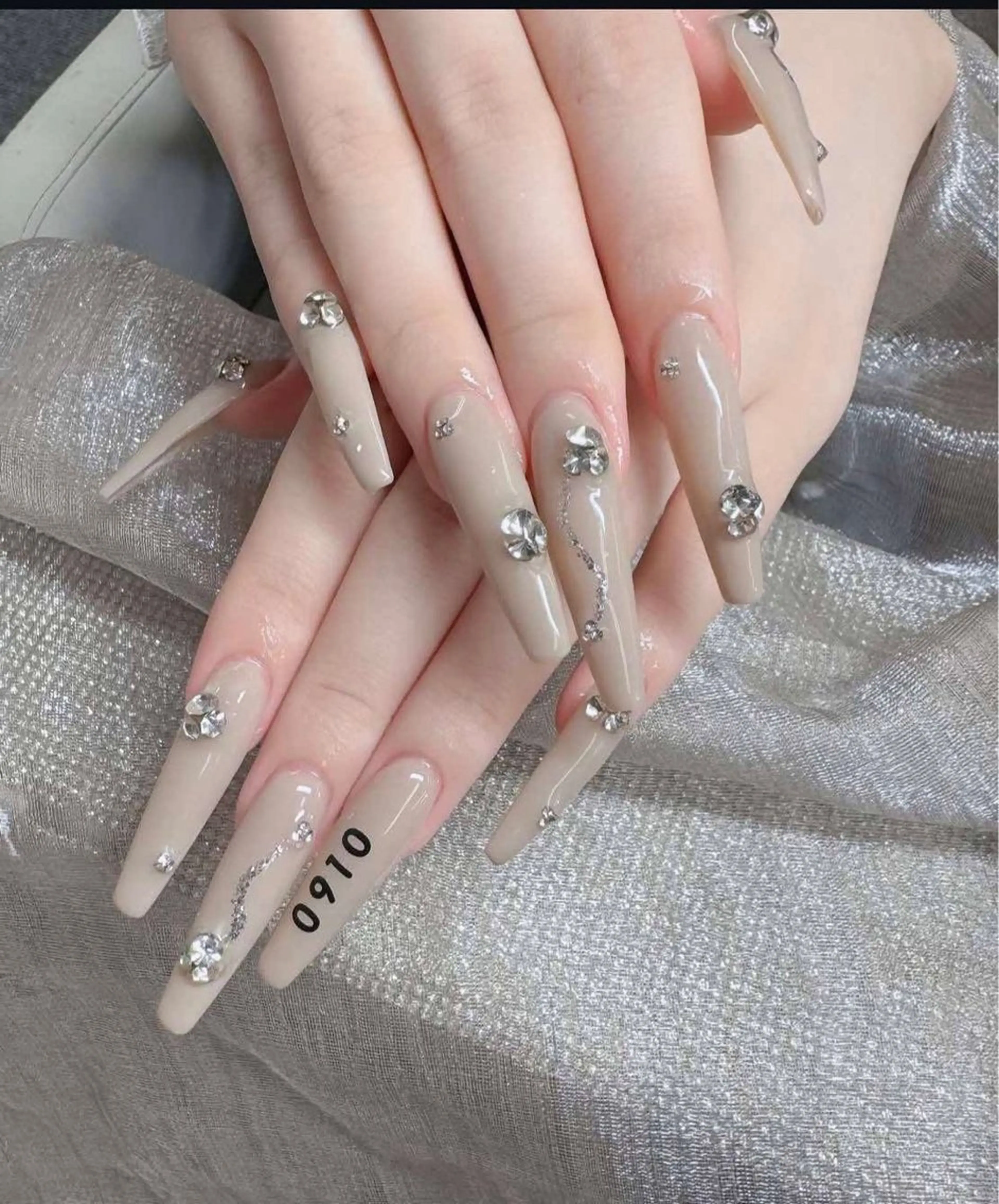 ネイル オーロラネイル フレンチネイル ジェルネイル ハロウィン キラキラネイル ハンドネイル H.baby Nail Salonのネイルデザイン