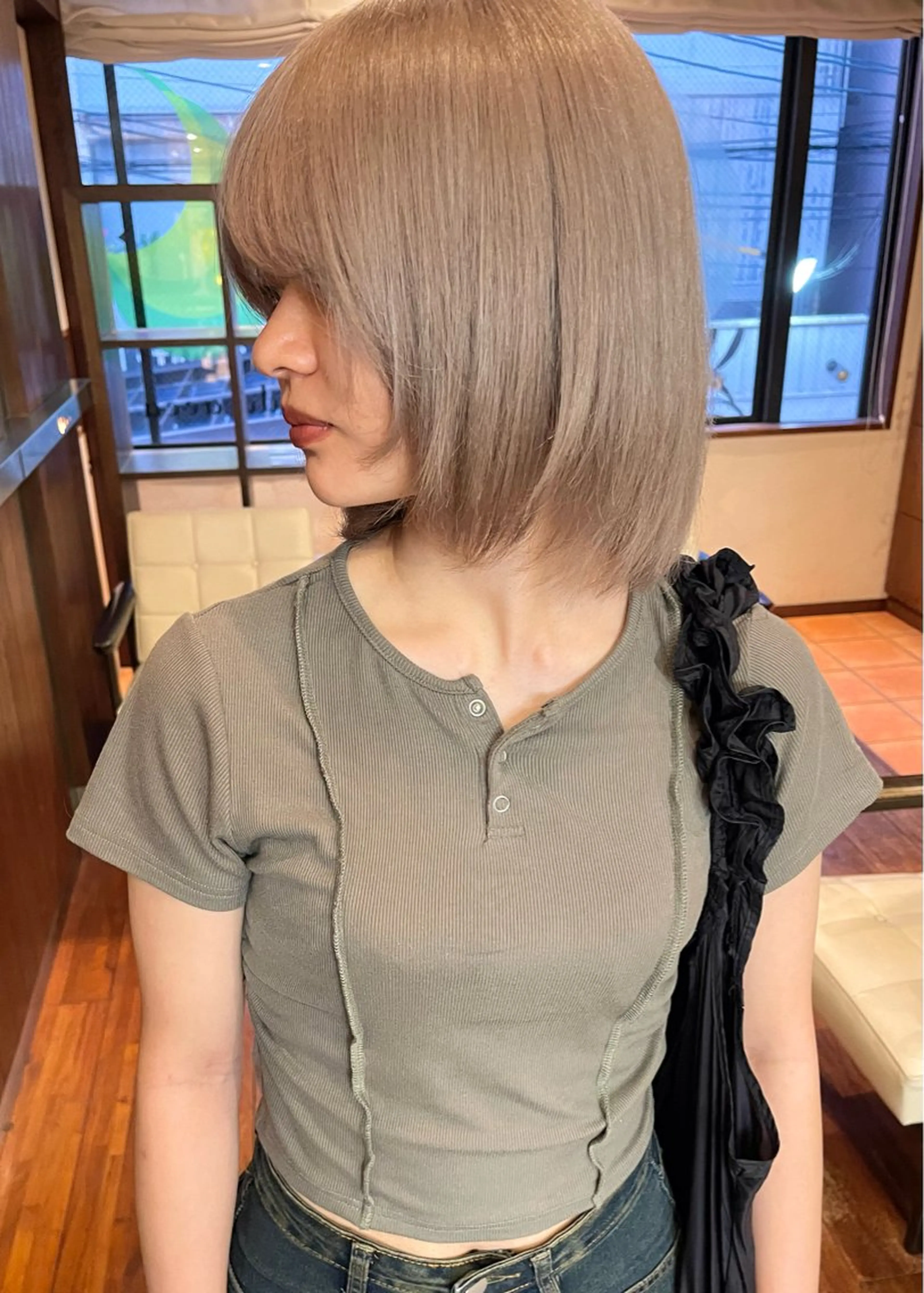 ショート カラー グレージュ カット ヘアカラー トリートメント 髪質改善ｶﾗｰ ｹｱﾌﾞﾘｰﾁ/ﾀﾑのヘアスタイル