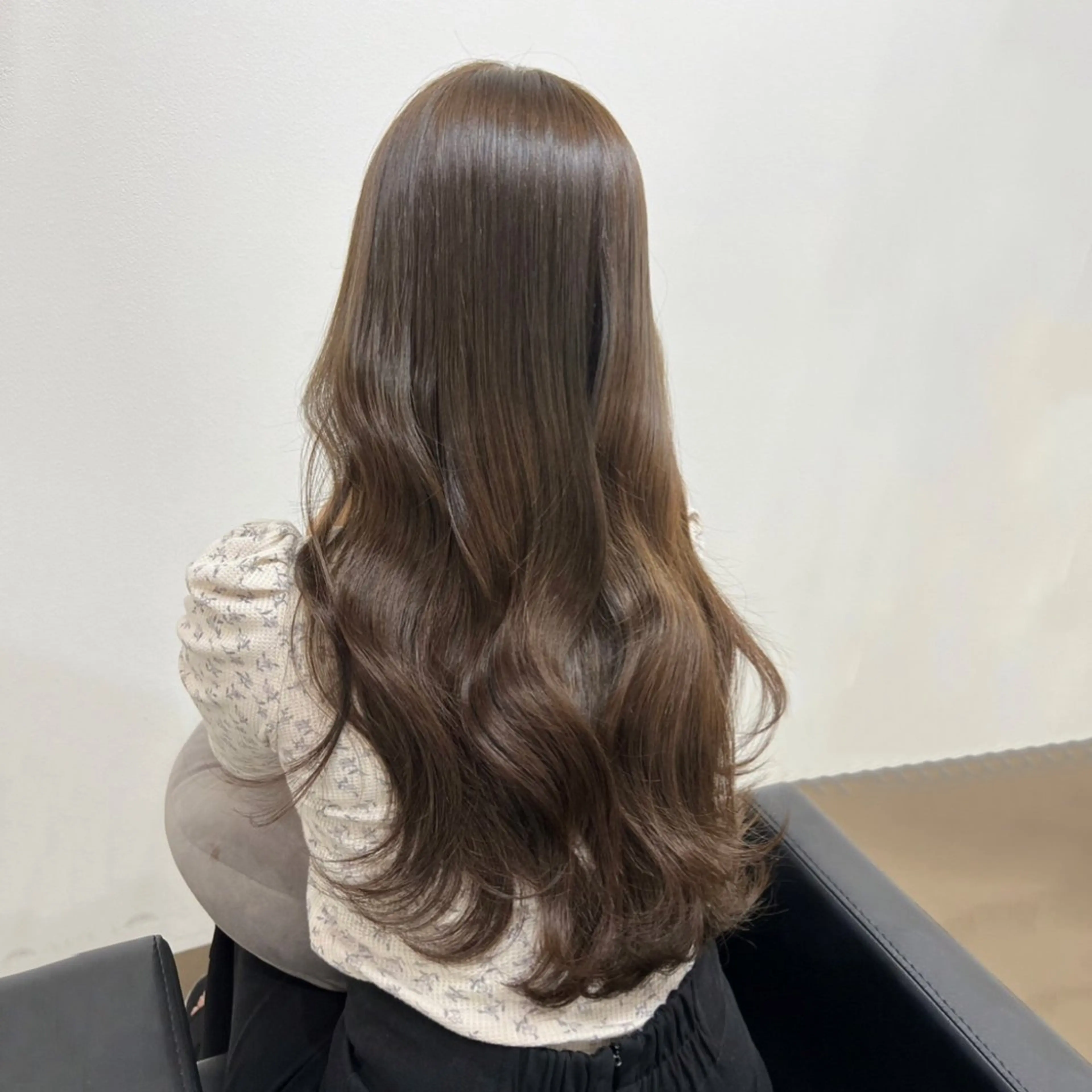 ロング カラー ベージュカラー ブリーチ 透明感カラー ダブルカラー ブリーチなしカラー ヘアカラー トリートメント ioe 元町のヘアスタイル