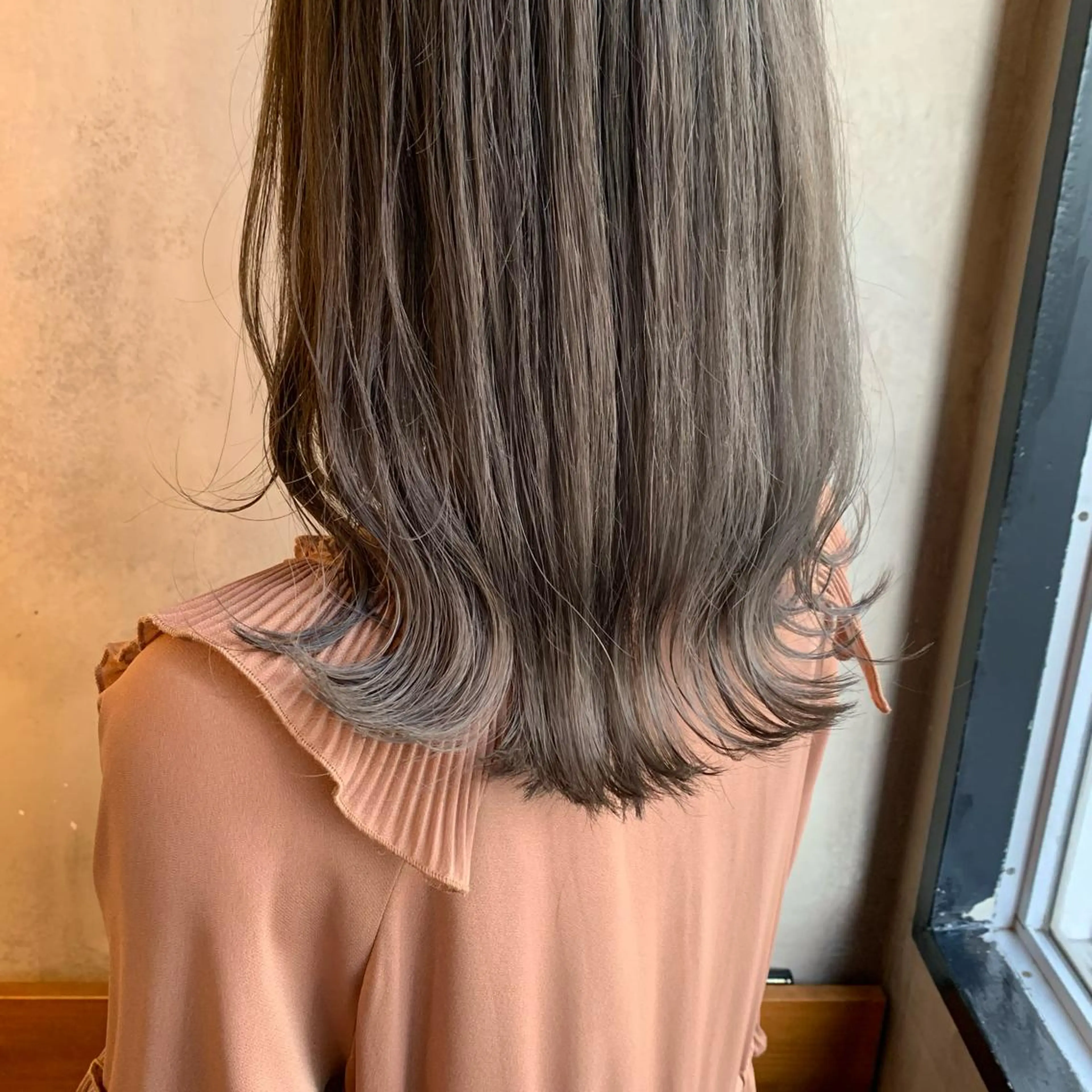 ミディアム カット ヘアカラー トリートメント 顔まわりカット/ 艶感カラー/sikiのヘアスタイル
