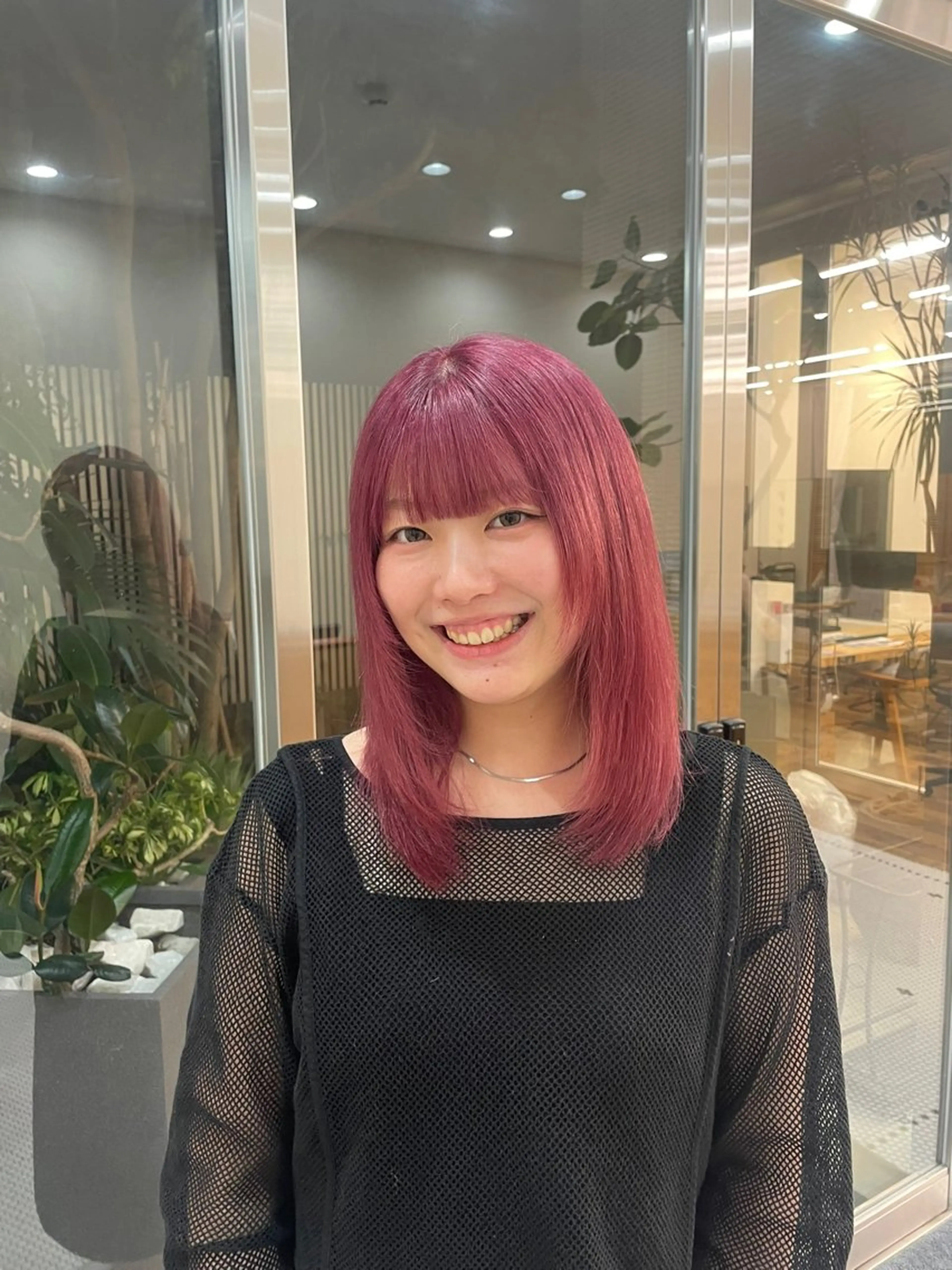 セミロング ブリーチカラー/ 細川はるかのヘアスタイル