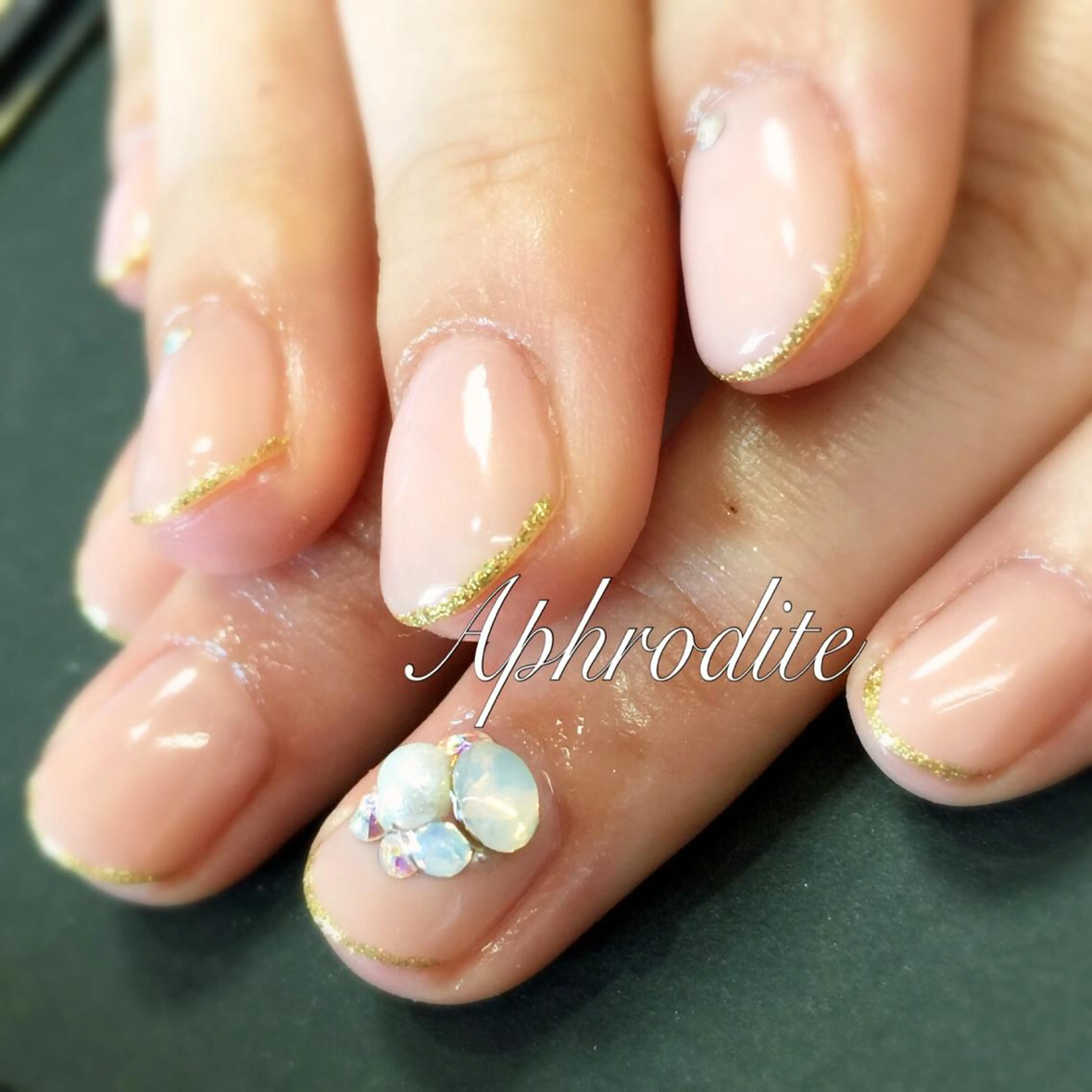 ショート ネイル シンプルネイル APHRODITE Nagisaのネイルデザイン