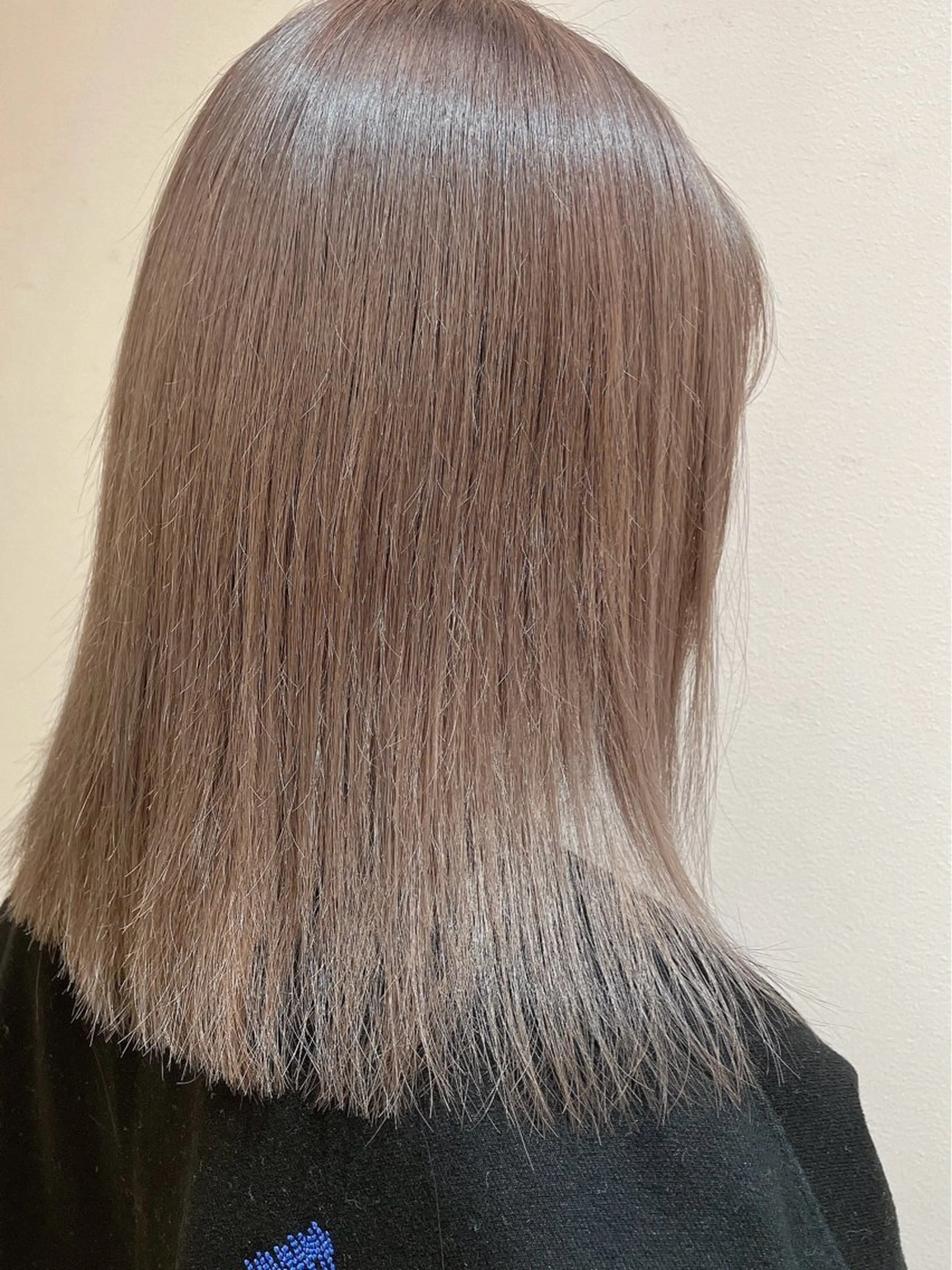 ミディアム カラー 藤井 ヒナのヘアスタイル