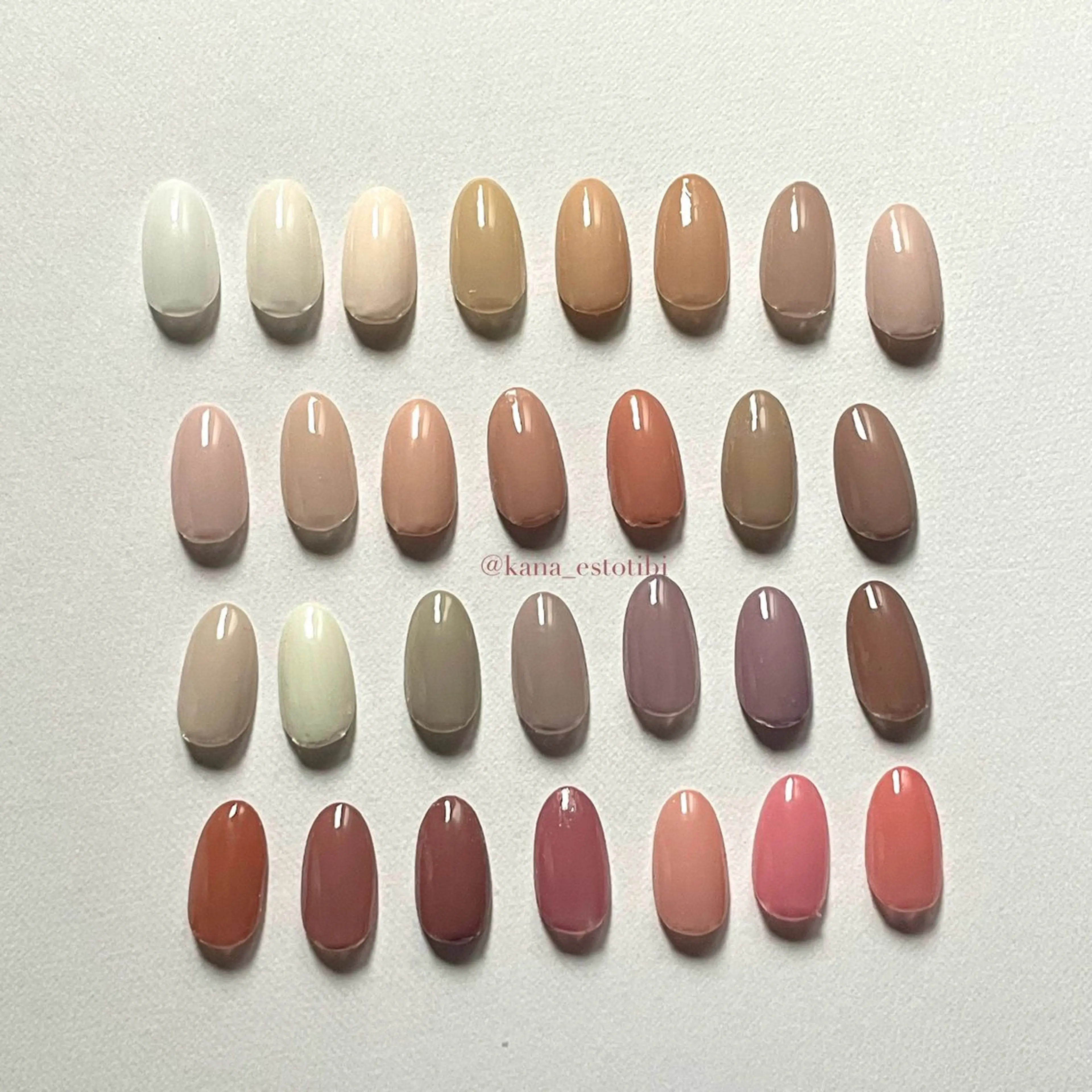 肌馴染みのいいワンカラーネイル💅🏻オフィスネイルや落ち着いた色がお好きな方に🤍の写真