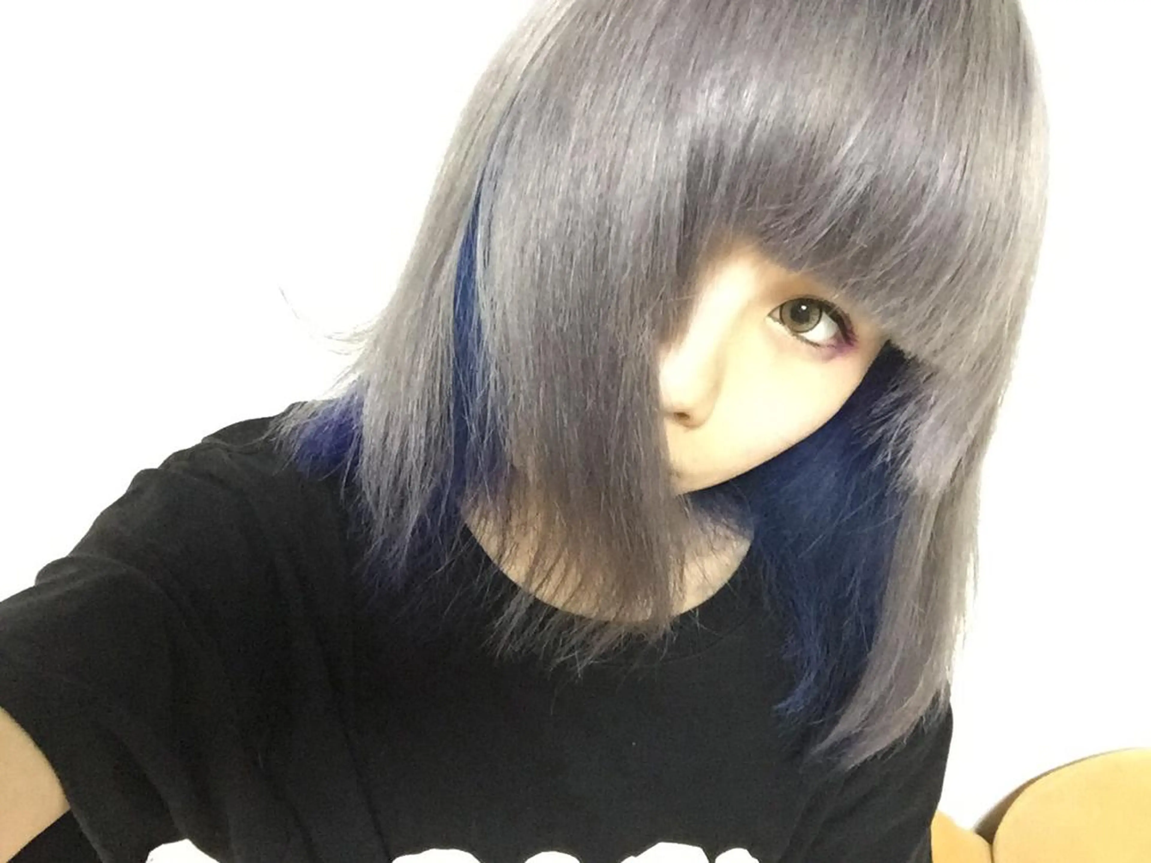 カラー ブルーカラー インナーカラー シルバー 平尾 拓也のヘアスタイル