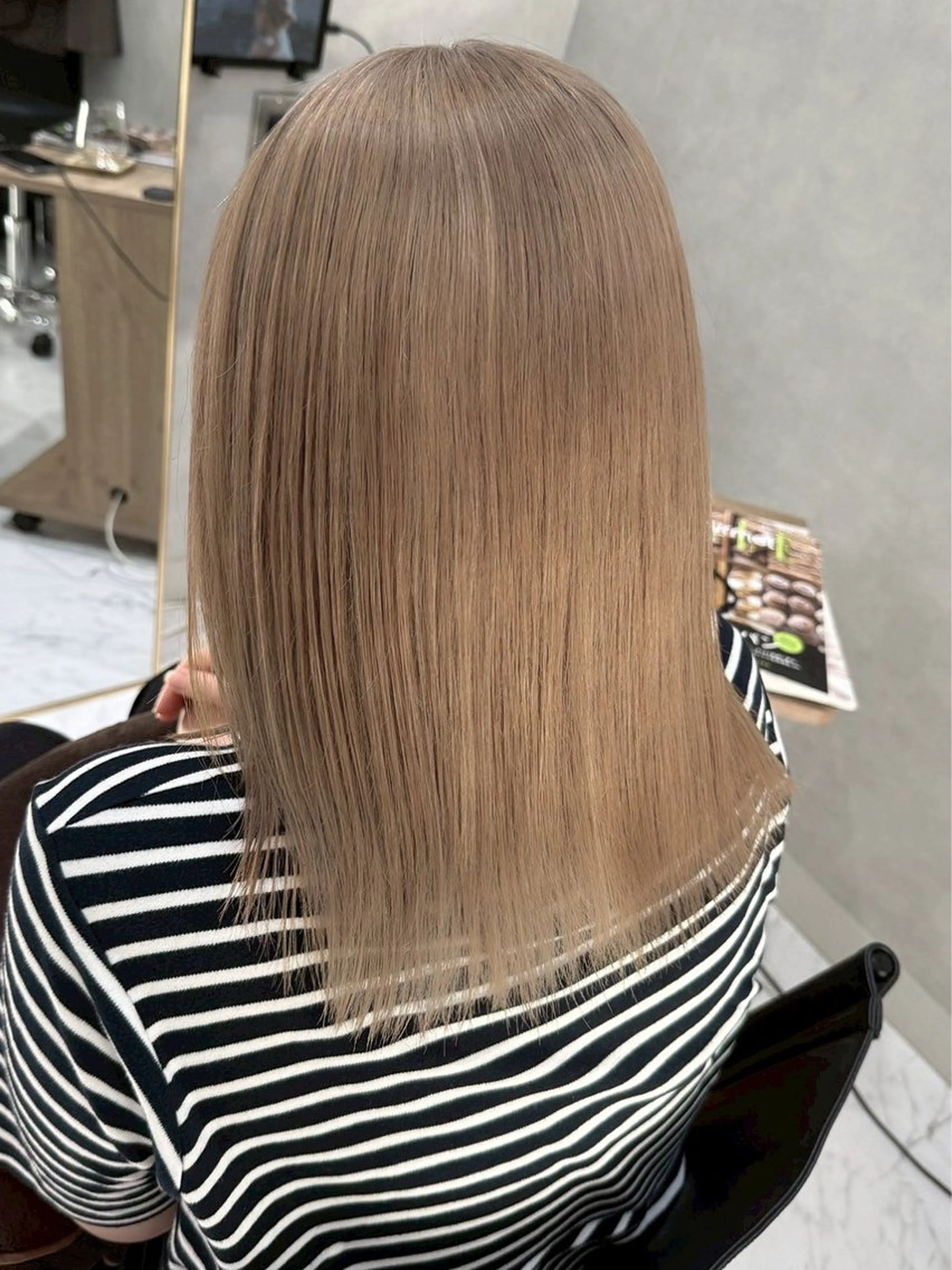 ミディアム カラー ベージュカラー ミルクティーベージュ カット ヘアカラー トリートメント 透明感カラー/パーマ 🌀アオノアユミのヘアスタイル