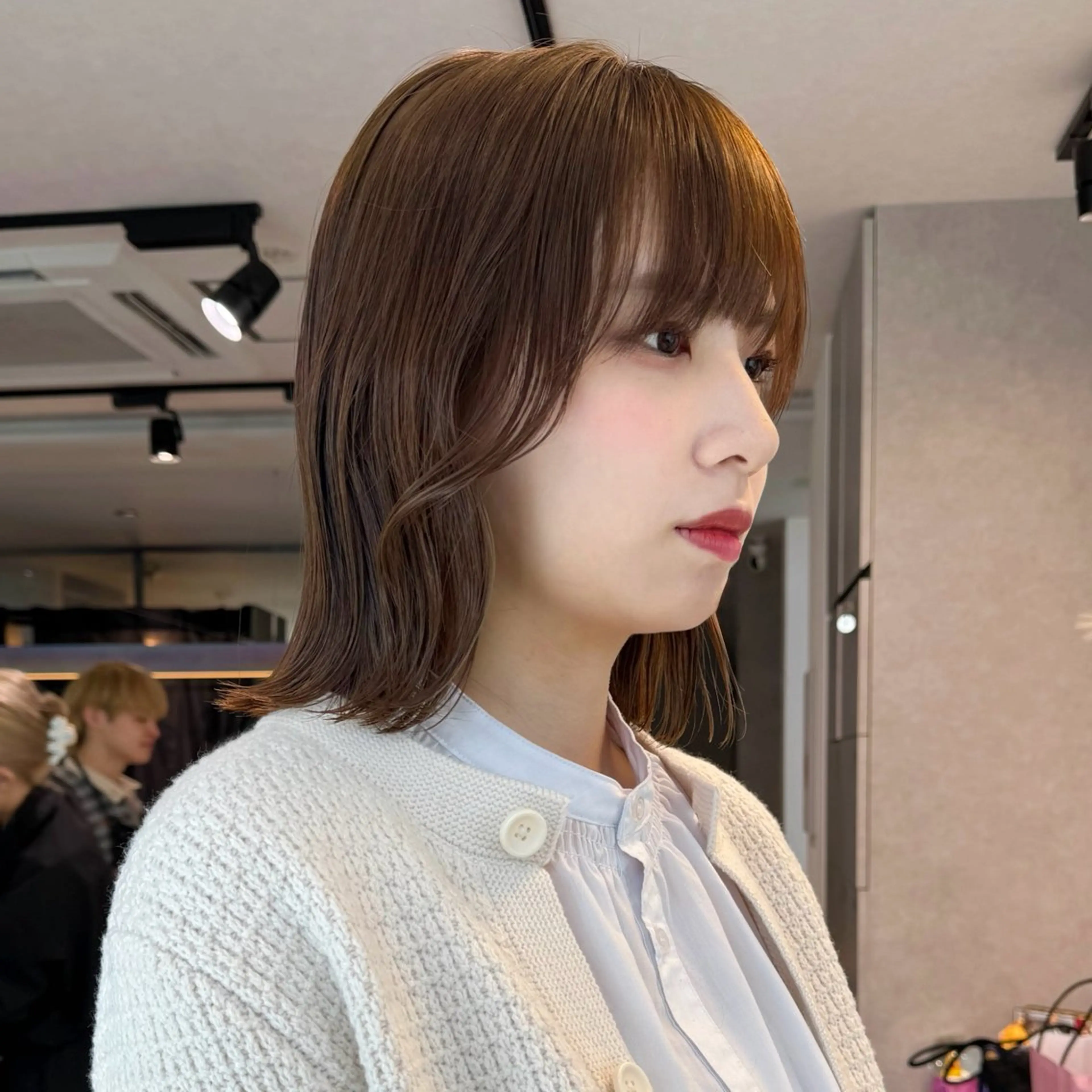 ミディアム カラー 切りっぱなしボブ ボブ くびれヘア 韓国風ヘア GO TODAY シェアサロン 原宿Verno店所属・ブリーチ/髪質改善/ ボブ特化/よしきのヘアスタイル