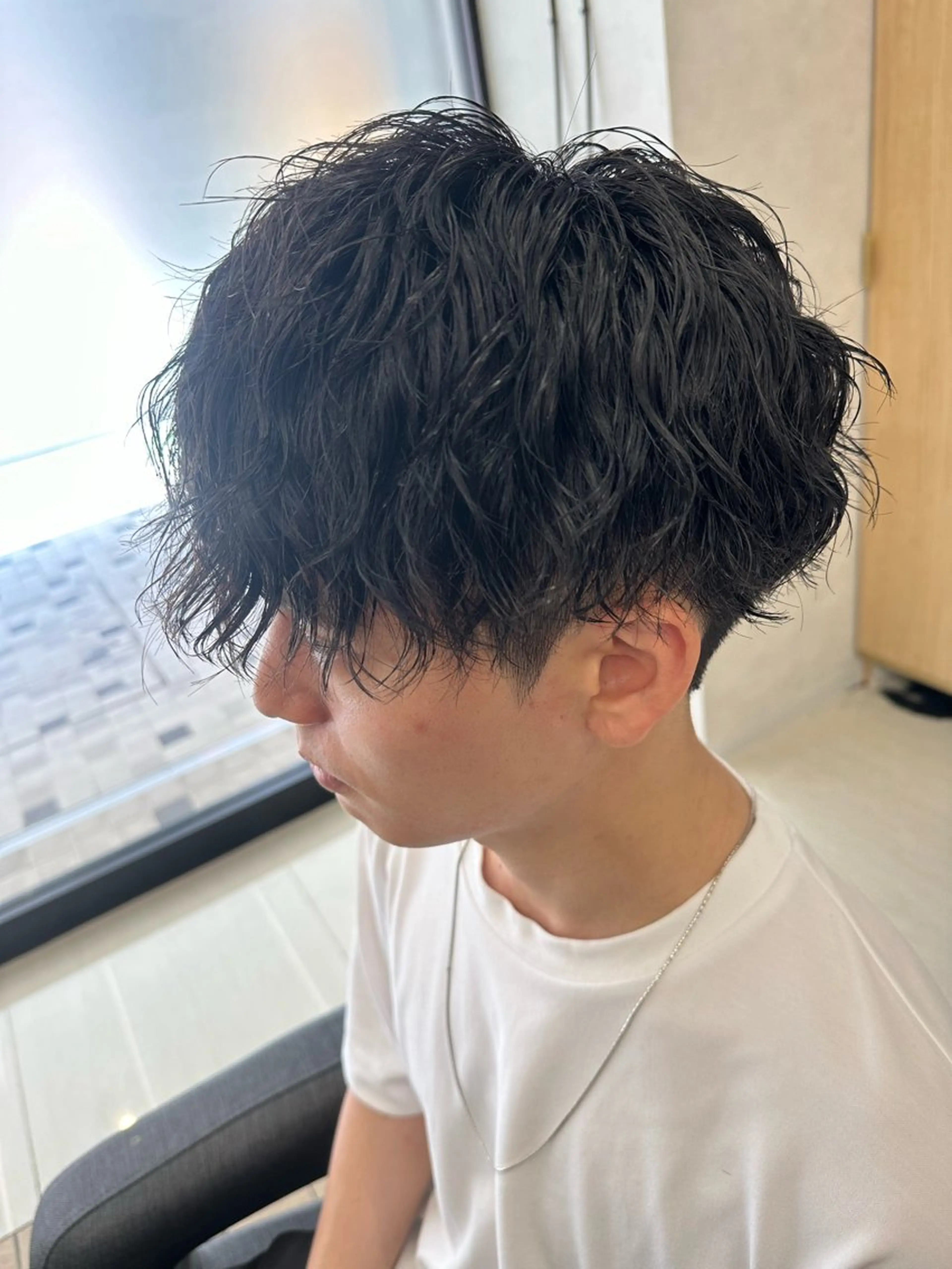 ミディアム パーマ メンズ ミディアムパーマ フェードカット メンズパーマ ツイストスパイラルパーマ 波巻きパーマ 💈メンズ特化 美容師サキ💈のヘアスタイル