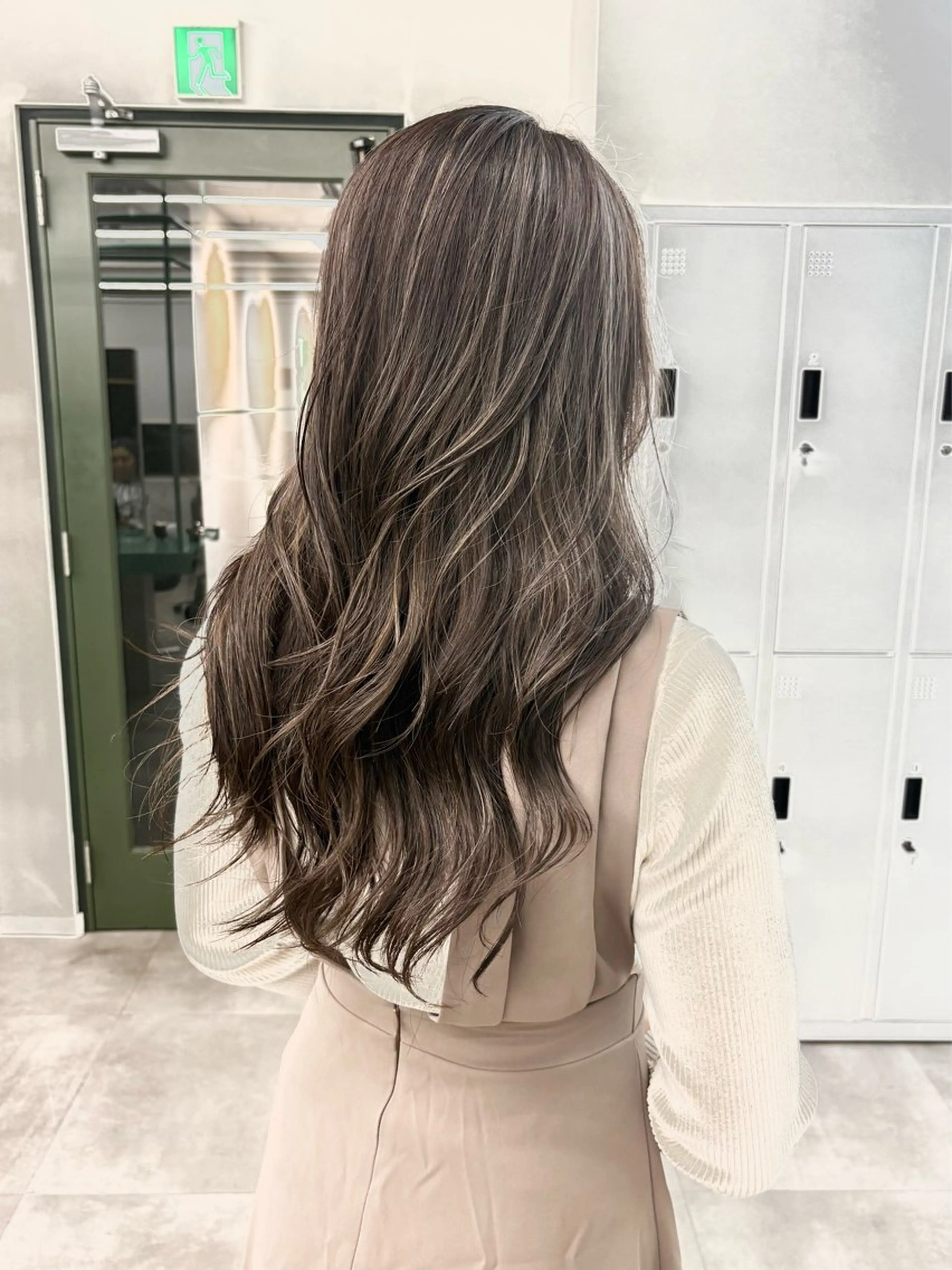 ロング カット ヘアカラー トリートメント Ⓜ︎iyu🌊/ハイ ライト/海外風カラーのヘアスタイル