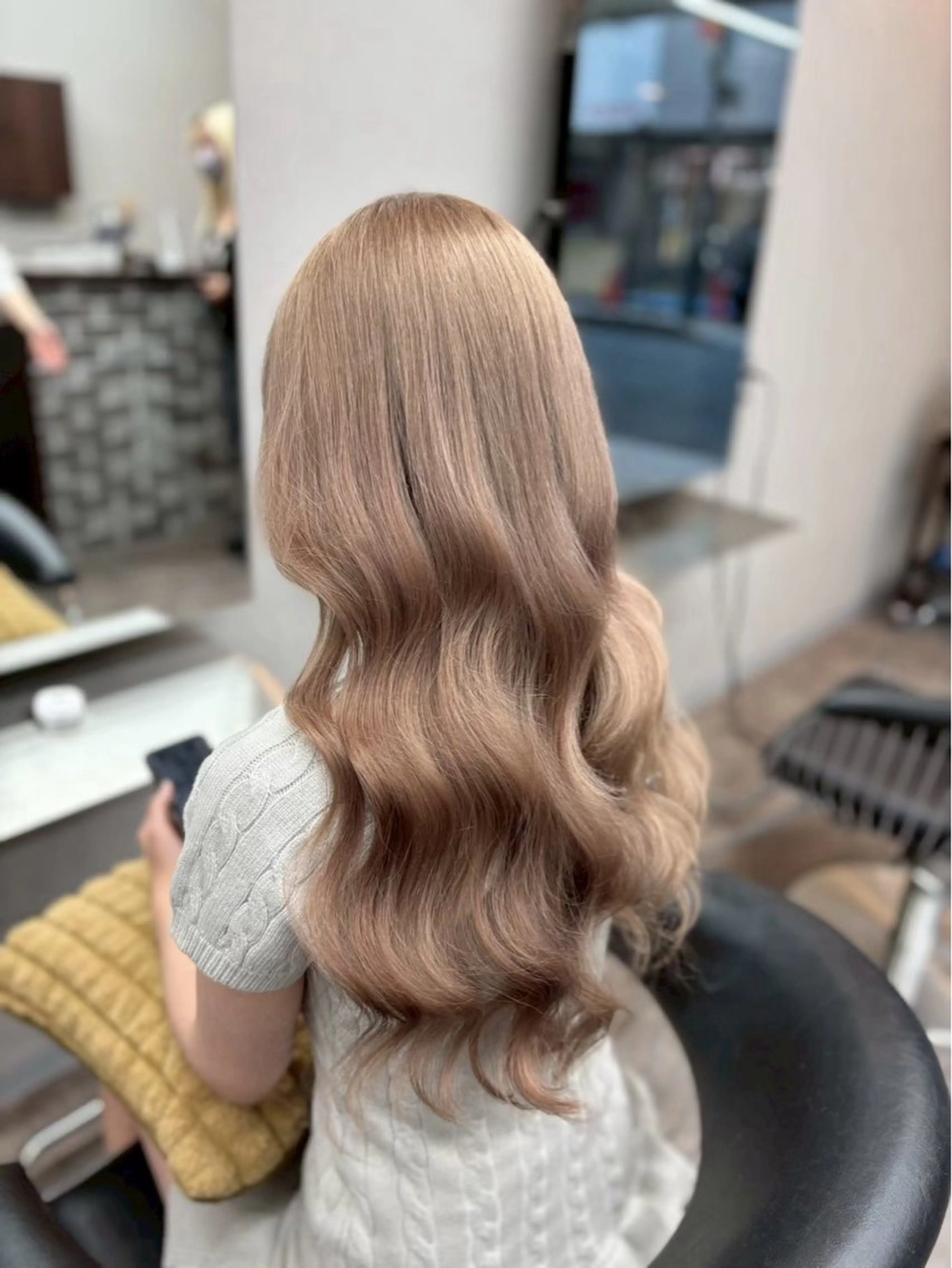 ‼️【10月限定】‼️《根元2~3センチの方》🌹リタッチブリーチ➕カラー(トリートメント)🌹の写真