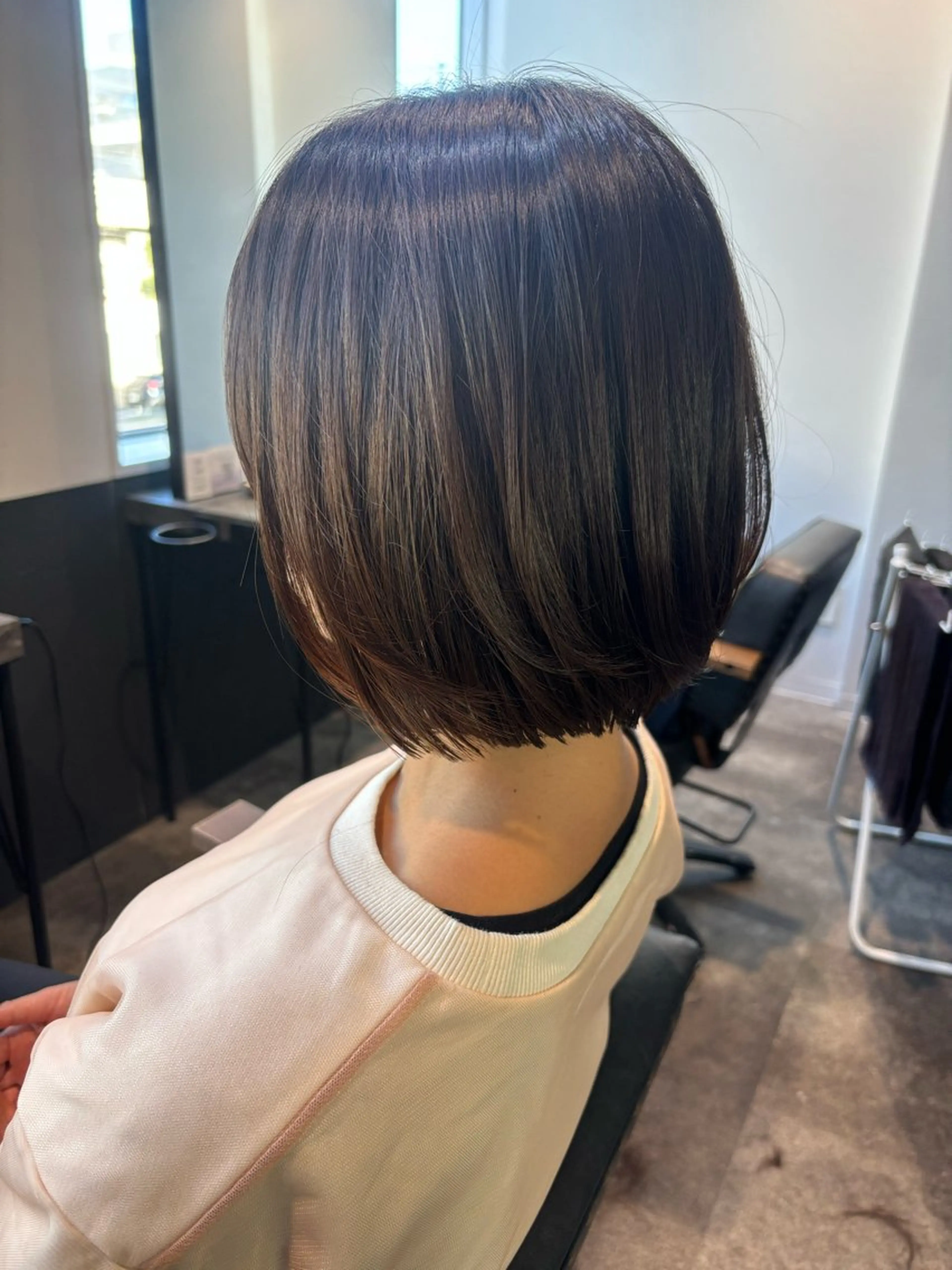 ショート ボブ レイヤーカット 穐田 航のヘアスタイル