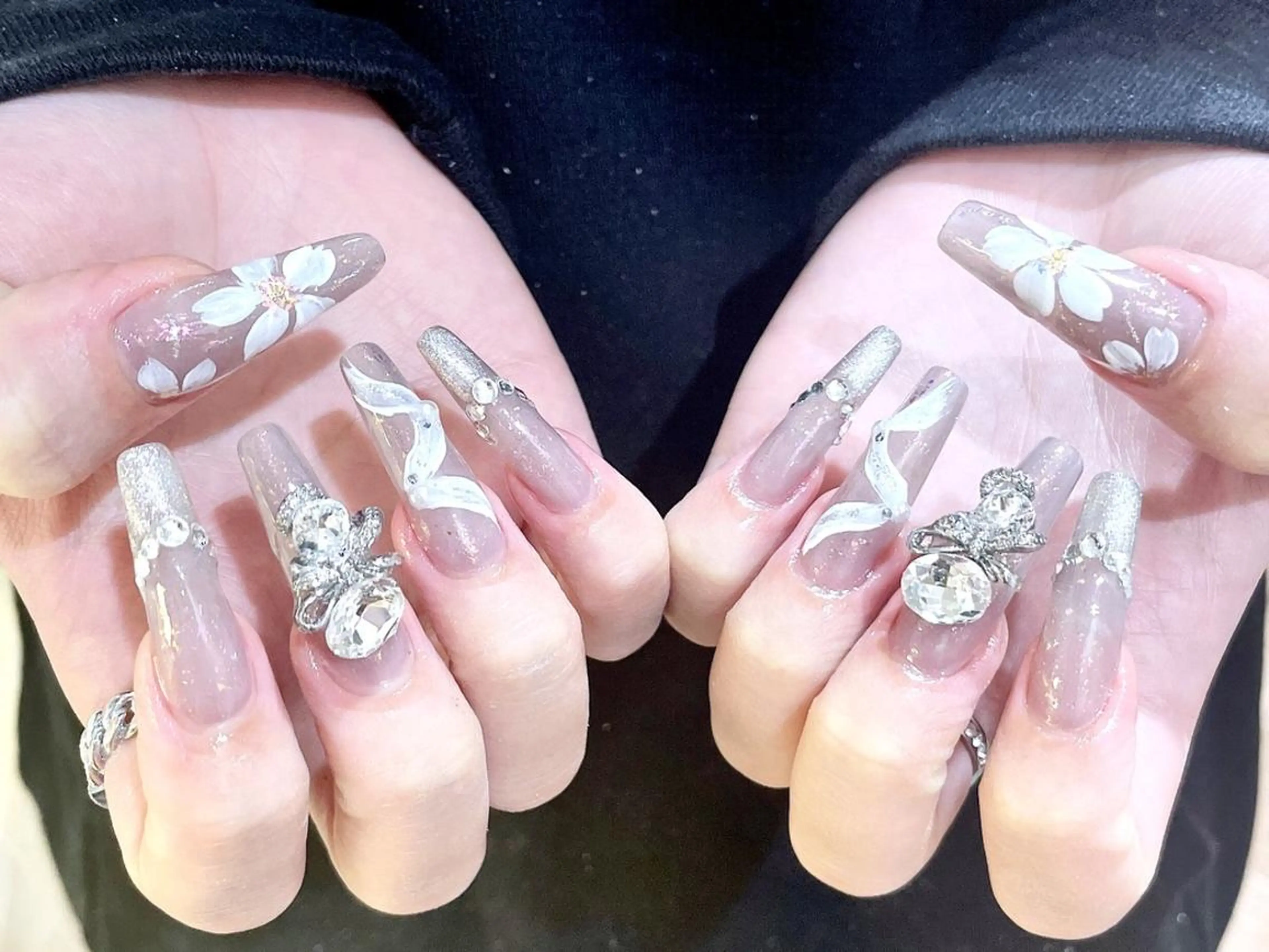 ネイル U nail 🩷新宿店のネイルデザイン
