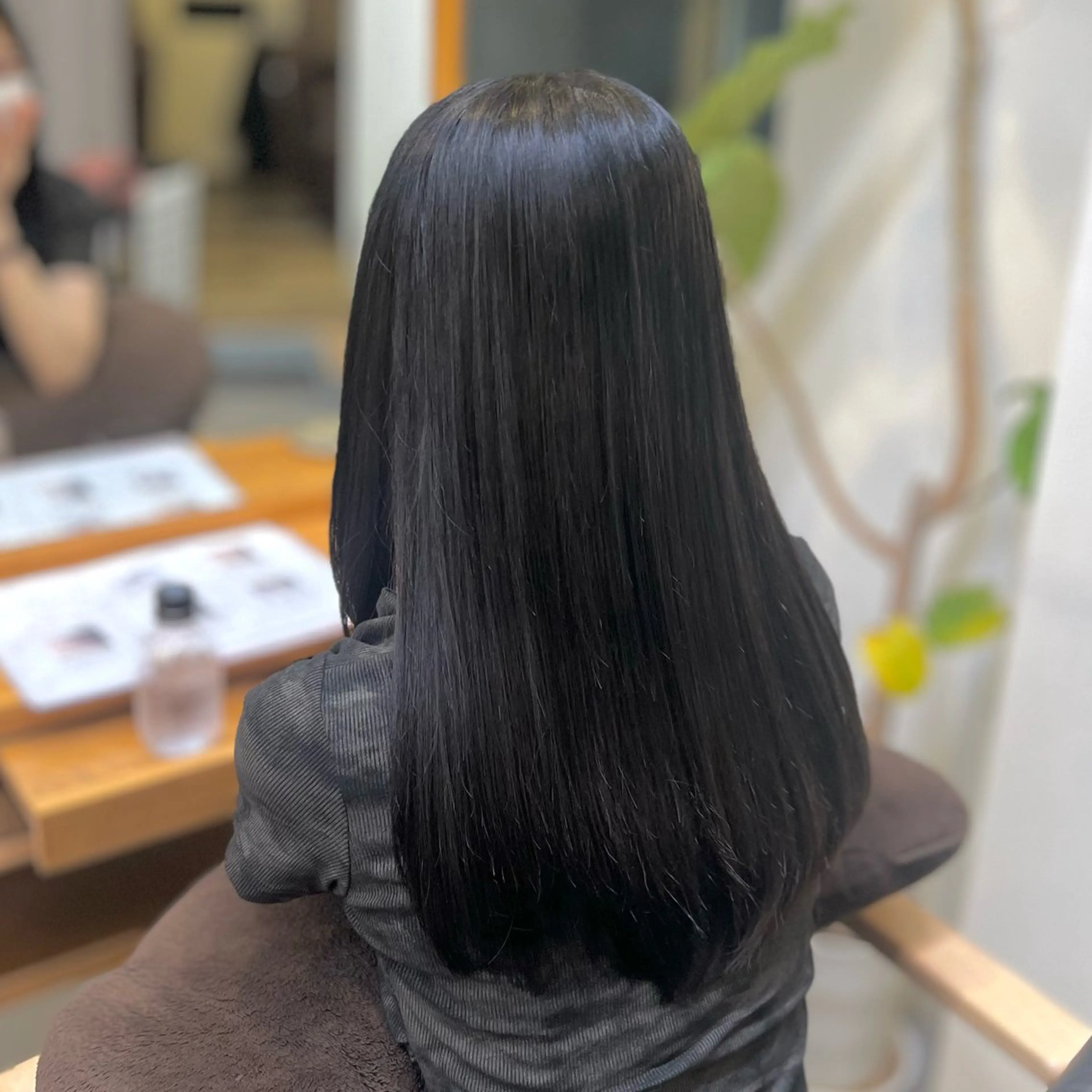 ロング カラー 透明感カラー ダークグレー ダークグレージュ グレージュ ヘアカラー 中谷 安里のヘアスタイル