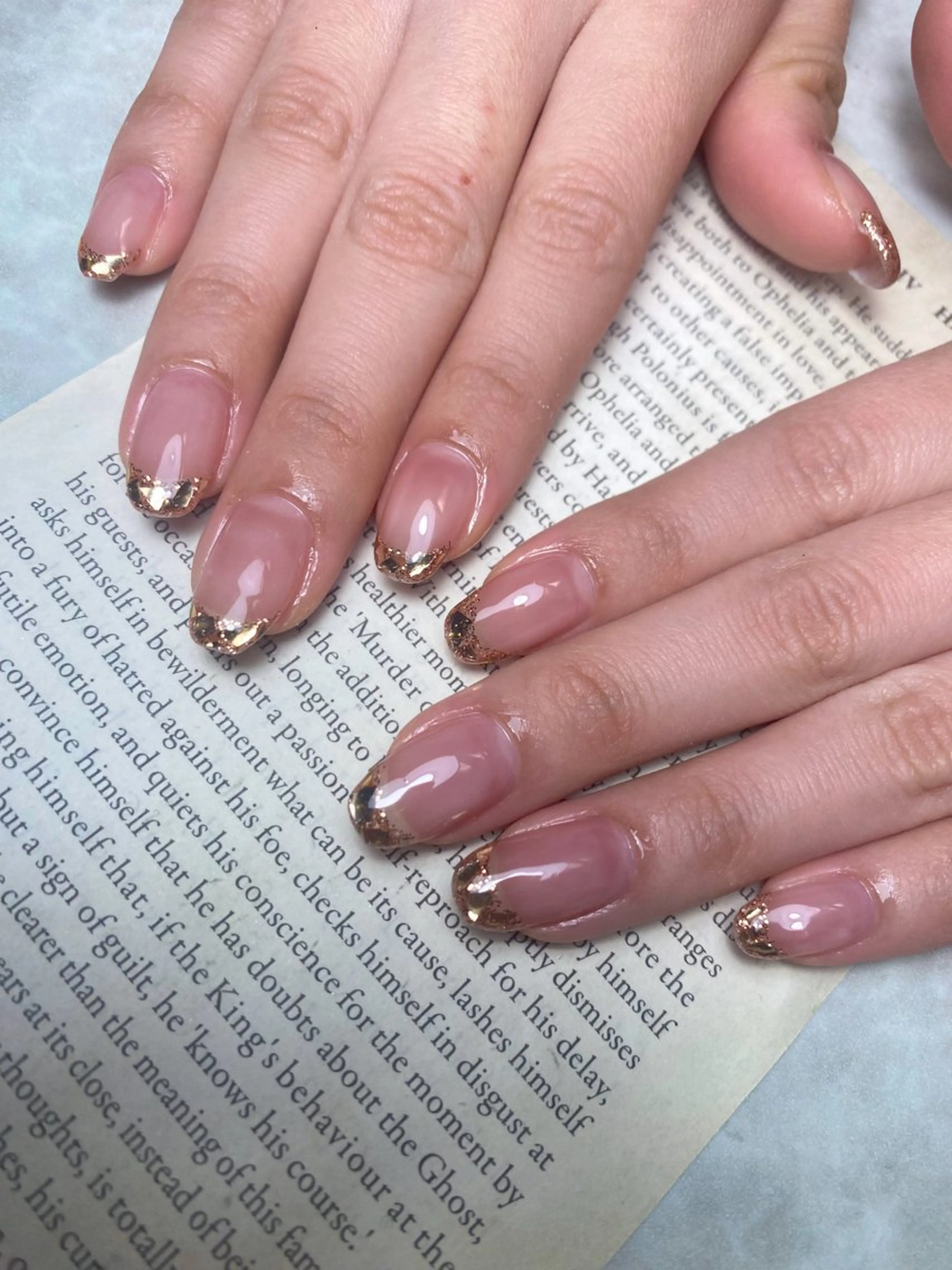 ネイル フレンチネイル ガラスフレンチ ラメ(グリッター) 🌿Charme🌿 MAIのネイルデザイン