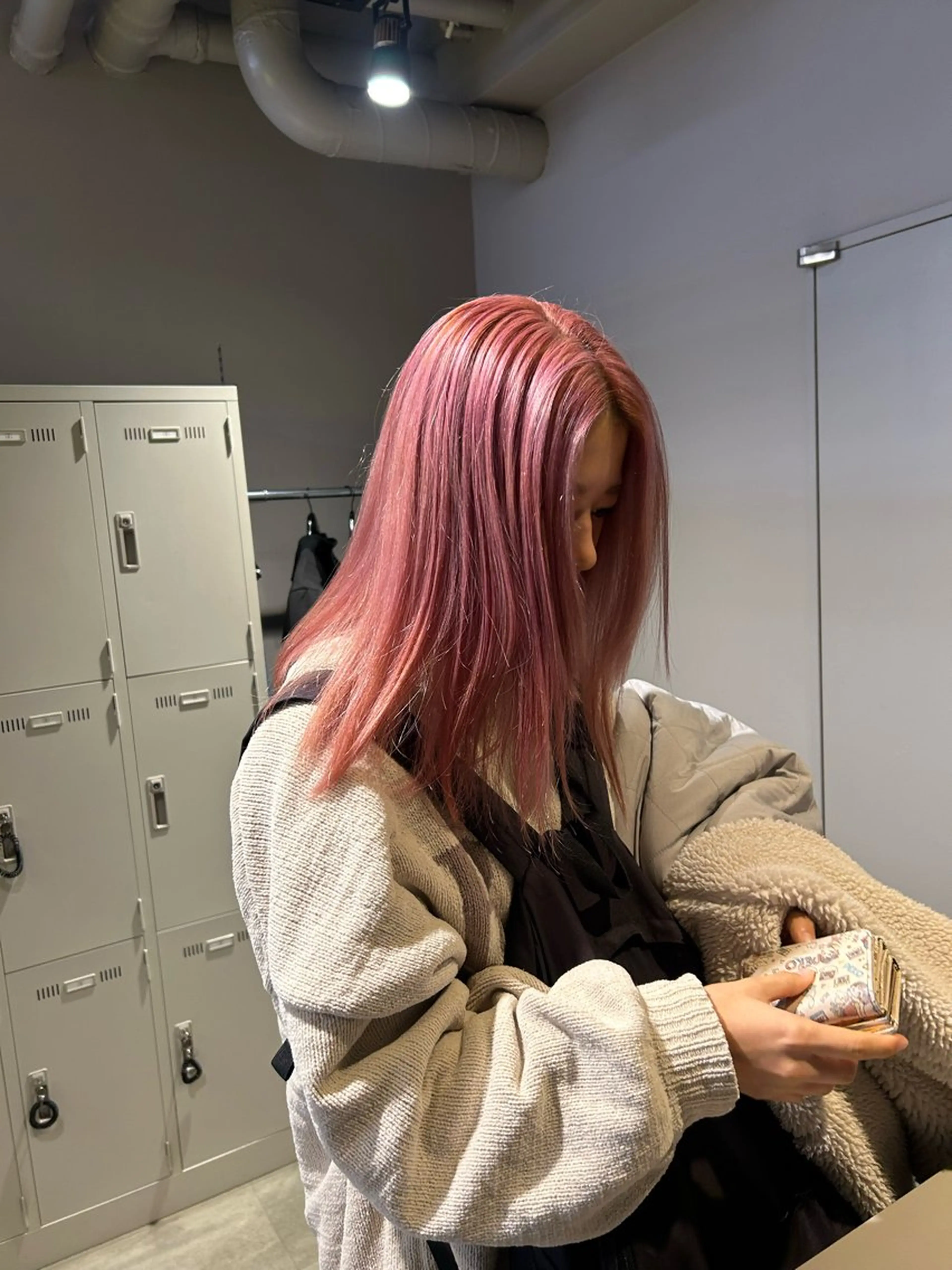 セミロング カラー ヘアカラー 韓国ヘア暗髪 ダブルカラーメンズ可のヘアスタイル