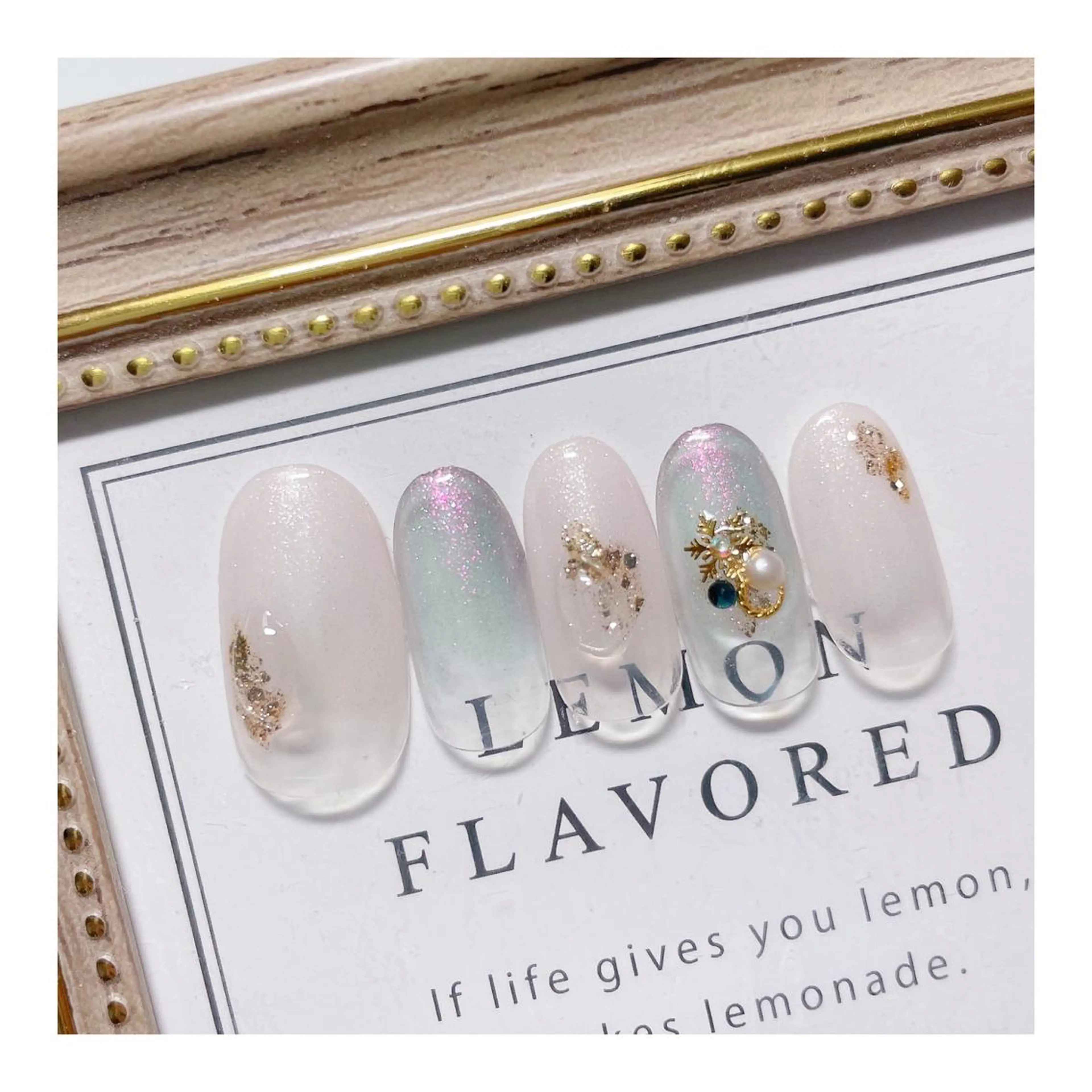 ネイル ホワイト shimmer nailsのネイルデザイン