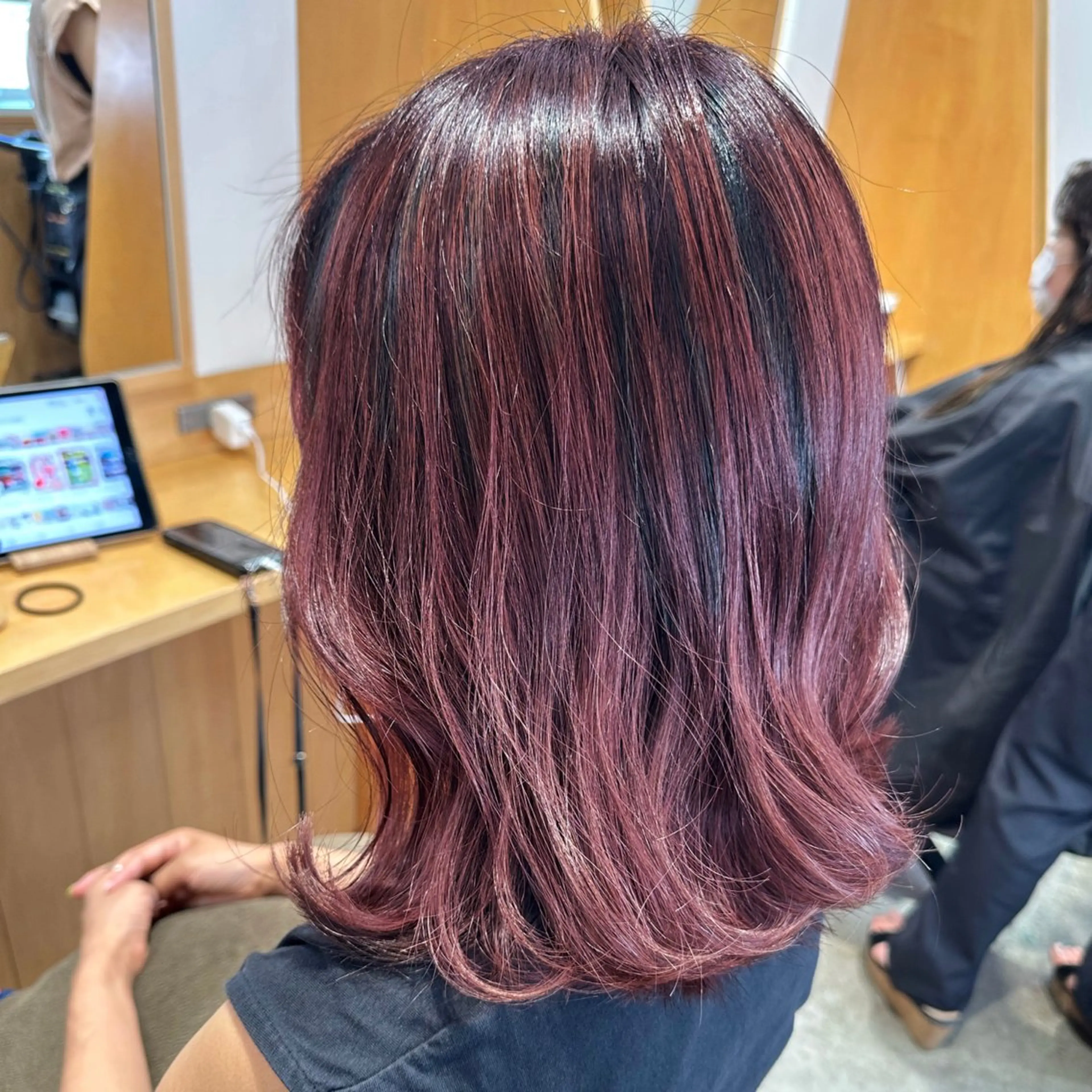 ミディアム ヘアカラー 🌈神バズり 100%色🌈のヘアスタイル