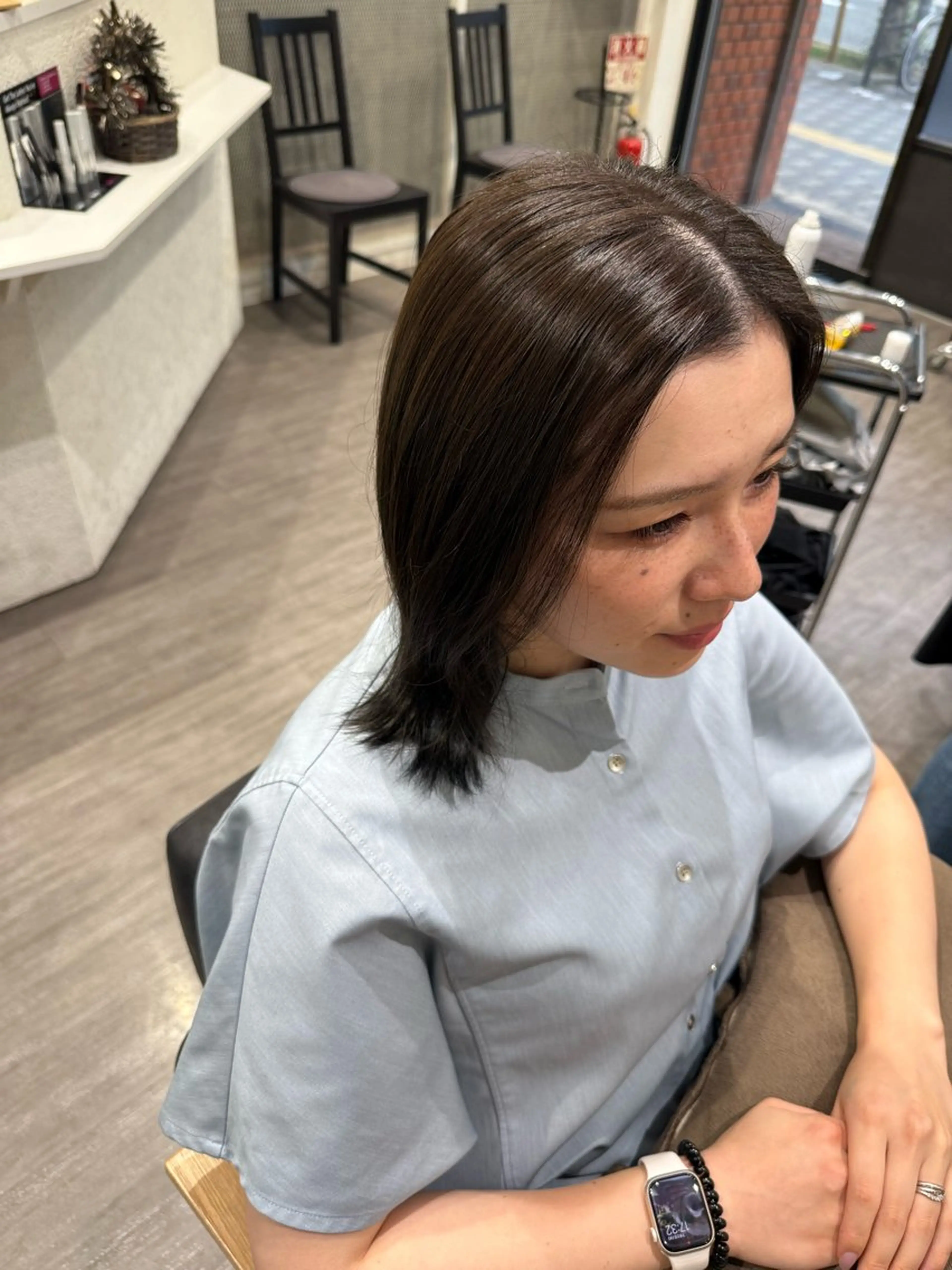 ミディアム カラー グレージュ オリーブグレージュ オリーブグレー カット ヘアカラー トリートメント 上田 紗也のヘアスタイル